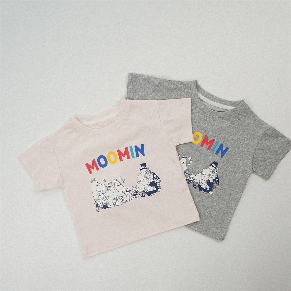 𝐌𝐨𝐨𝐦𝐢𝐧 娒明一族 黑色短袖上衣