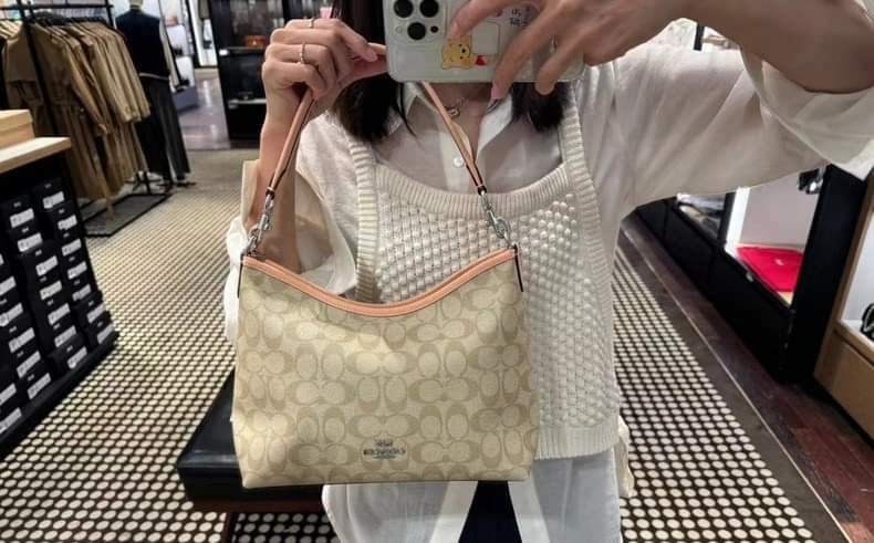 Coach Laurel Shoulder Bag Model no CR149 CV975