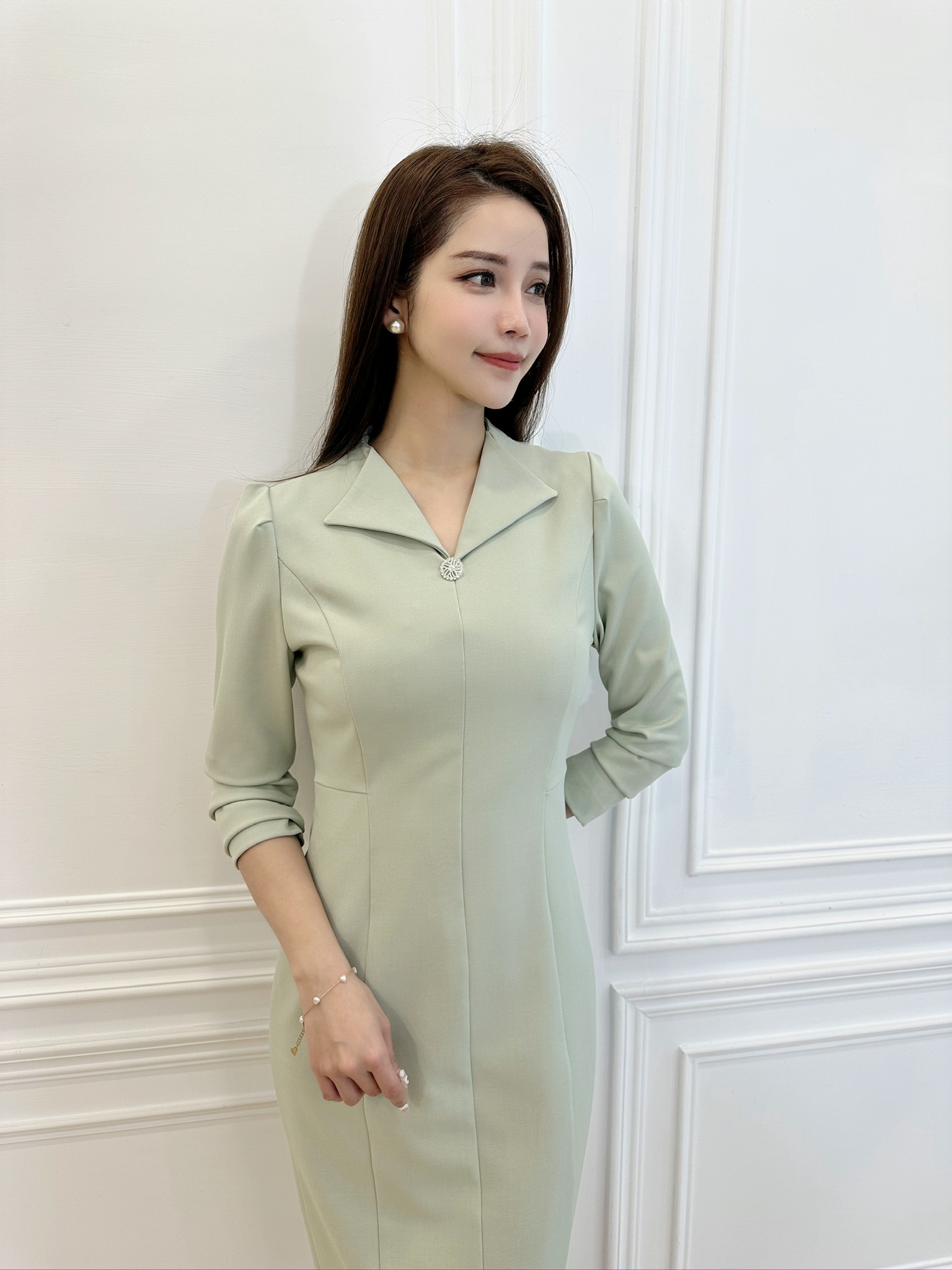 翻領銀釦合身洋裝