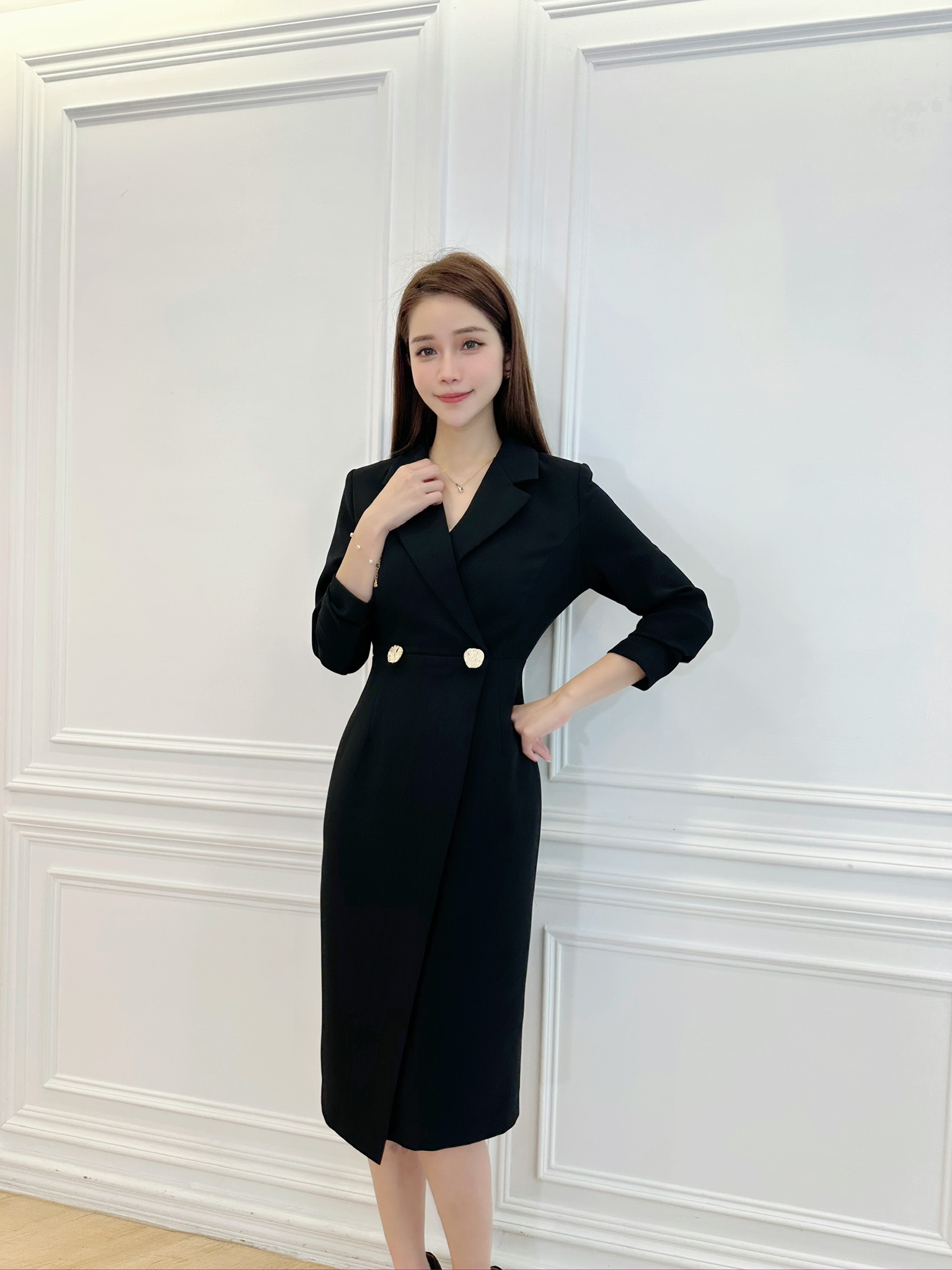 雙金釦翻領合身洋裝