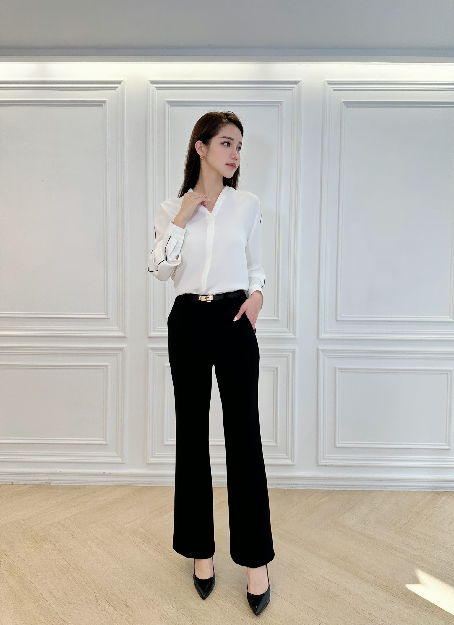 肩撞色線條V領上衣