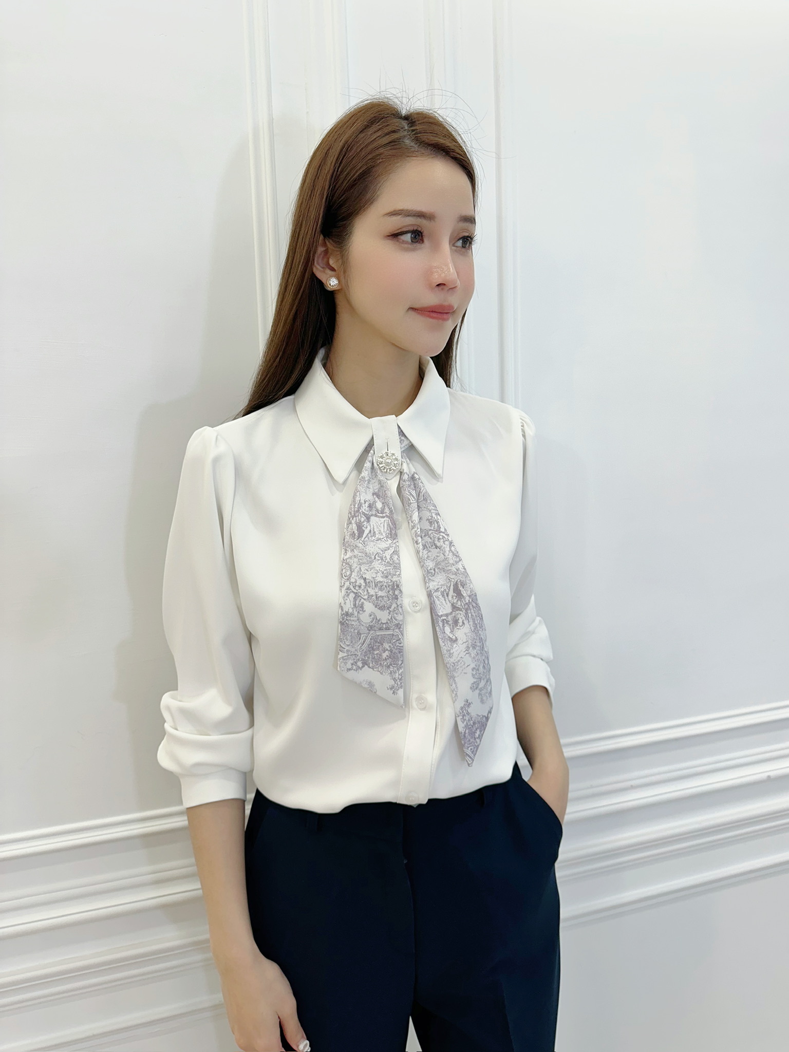 印花短領巾金釦襯衫