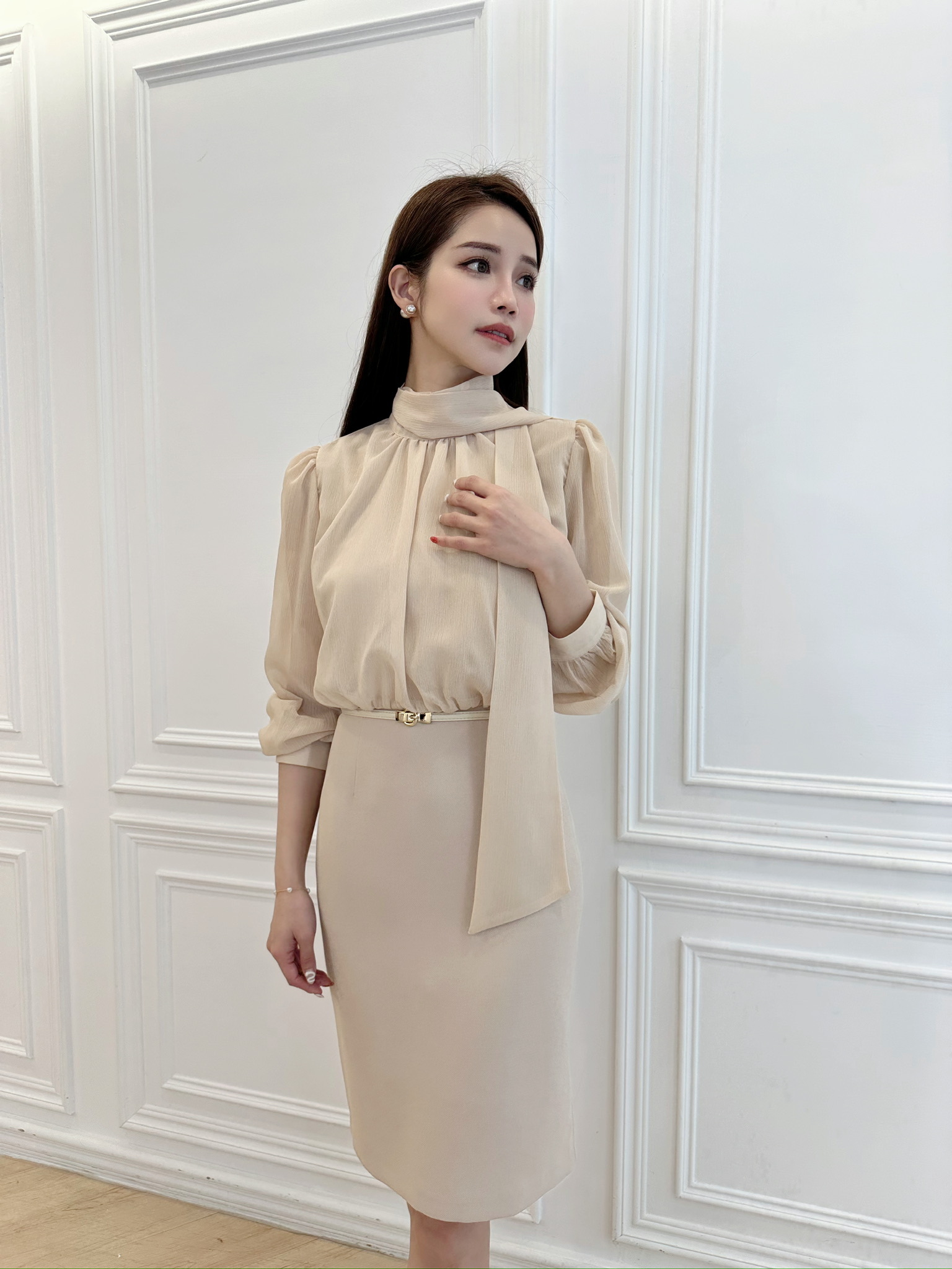 ( JS )領巾透膚腰身洋裝-溫柔米