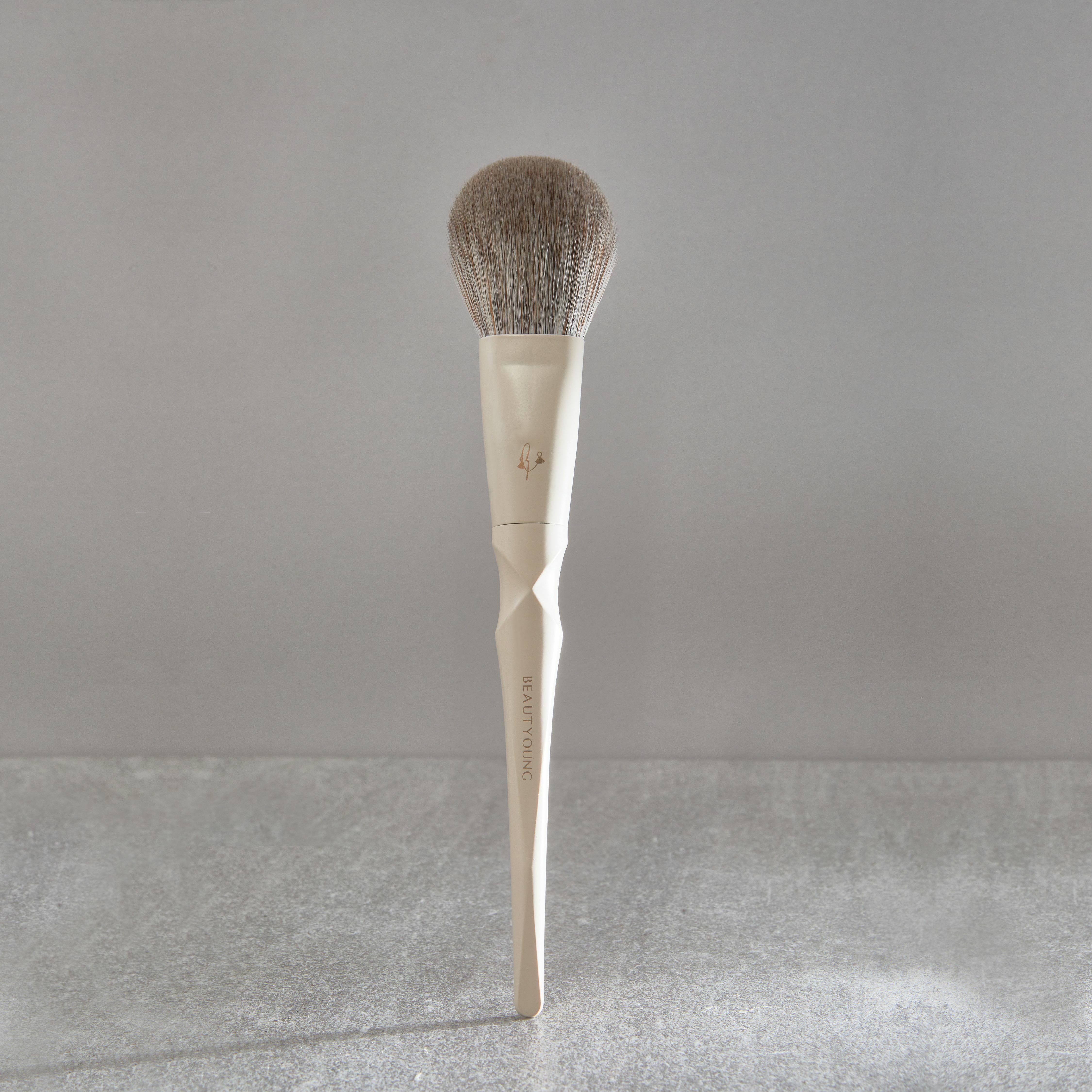 妝漾 《法式奶油系列輕透蜜粉刷  W01》