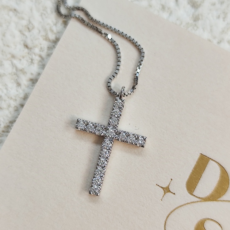18K金經典十字架鑽石頸鏈 (白金/黃金)