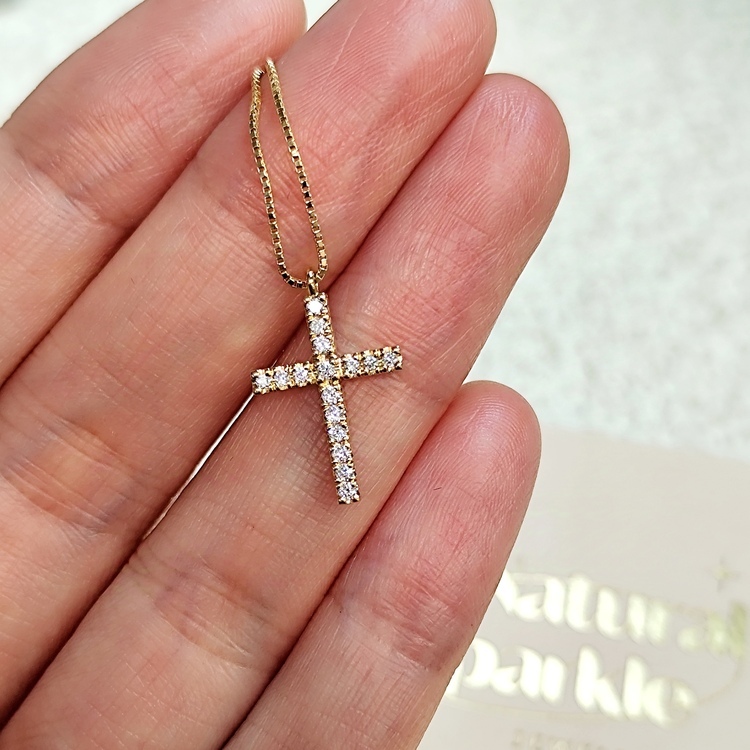 18K金經典十字架鑽石頸鏈 (白金/黃金)