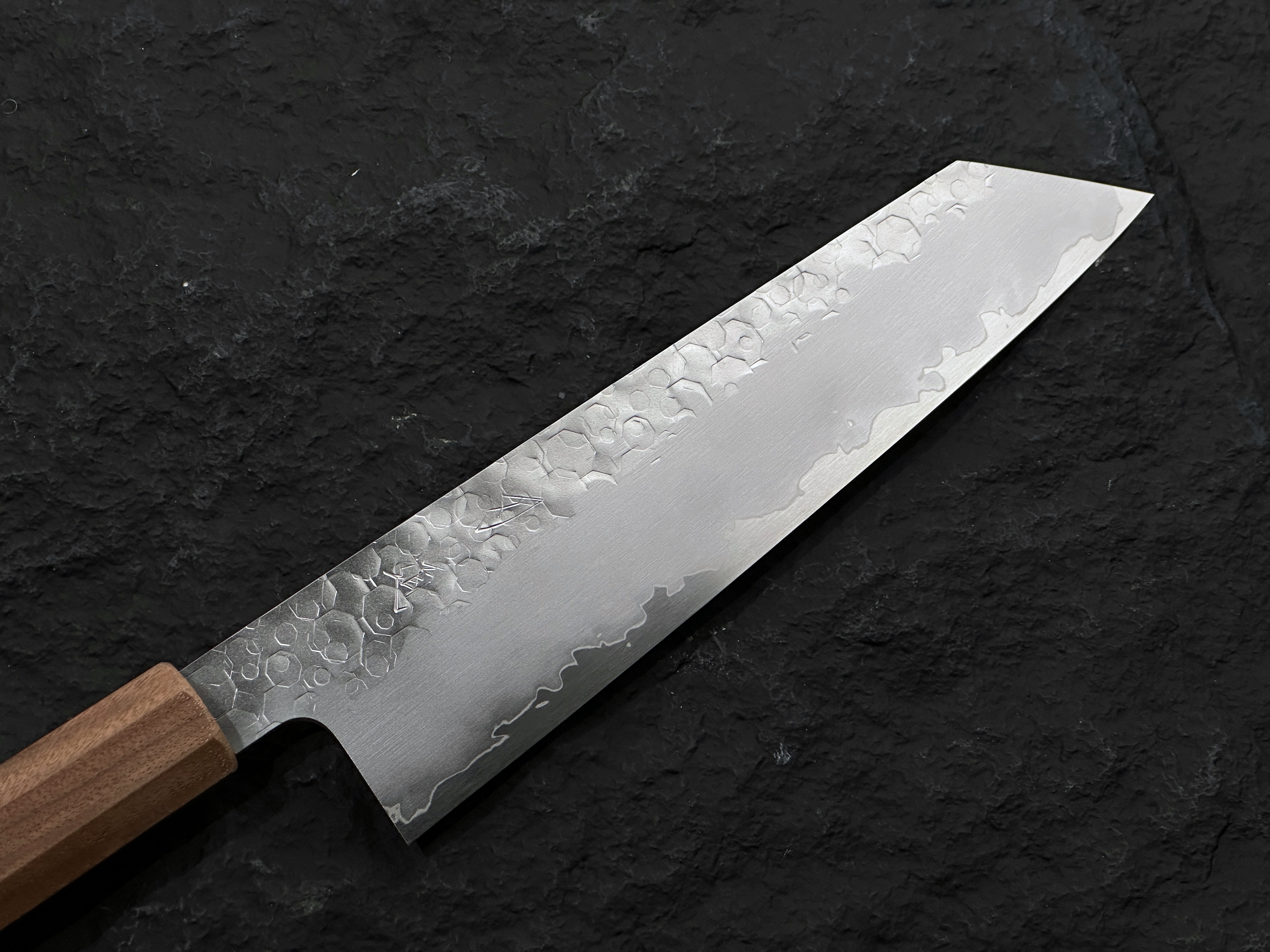 刃道 潮騒 SG2粉末鋼 槌目 切付牛刀 胡桃木柄