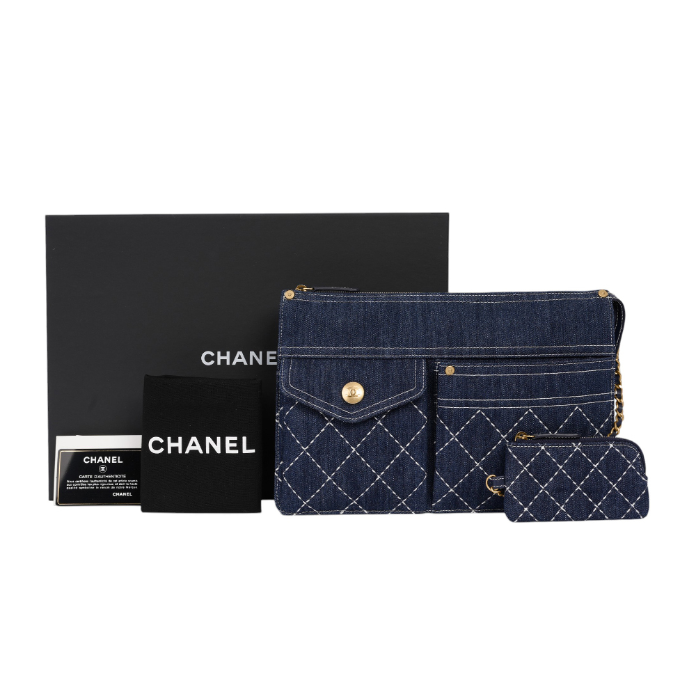 【CHANEL】白色縫線菱格紋丹寧布附小袋手拿包(牛仔藍)AP1016 B01897 N5398