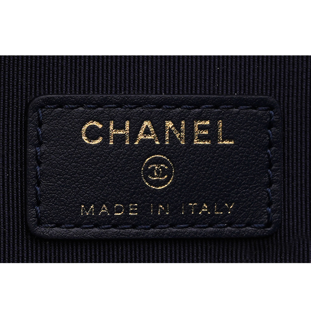 【CHANEL】白色縫線菱格紋丹寧布附小袋手拿包(牛仔藍)AP1016 B01897 N5398