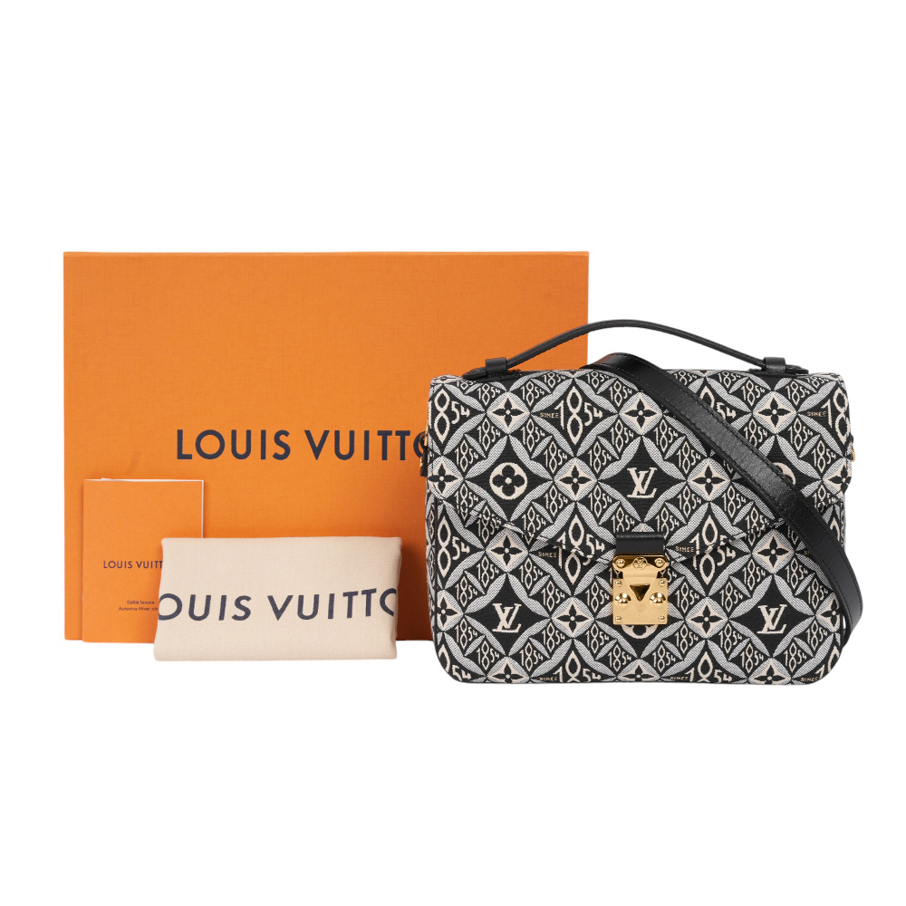【Louis Vuitton / LV】Since 1854 Monogram 復古標誌布質郵差包(黑色)M57272