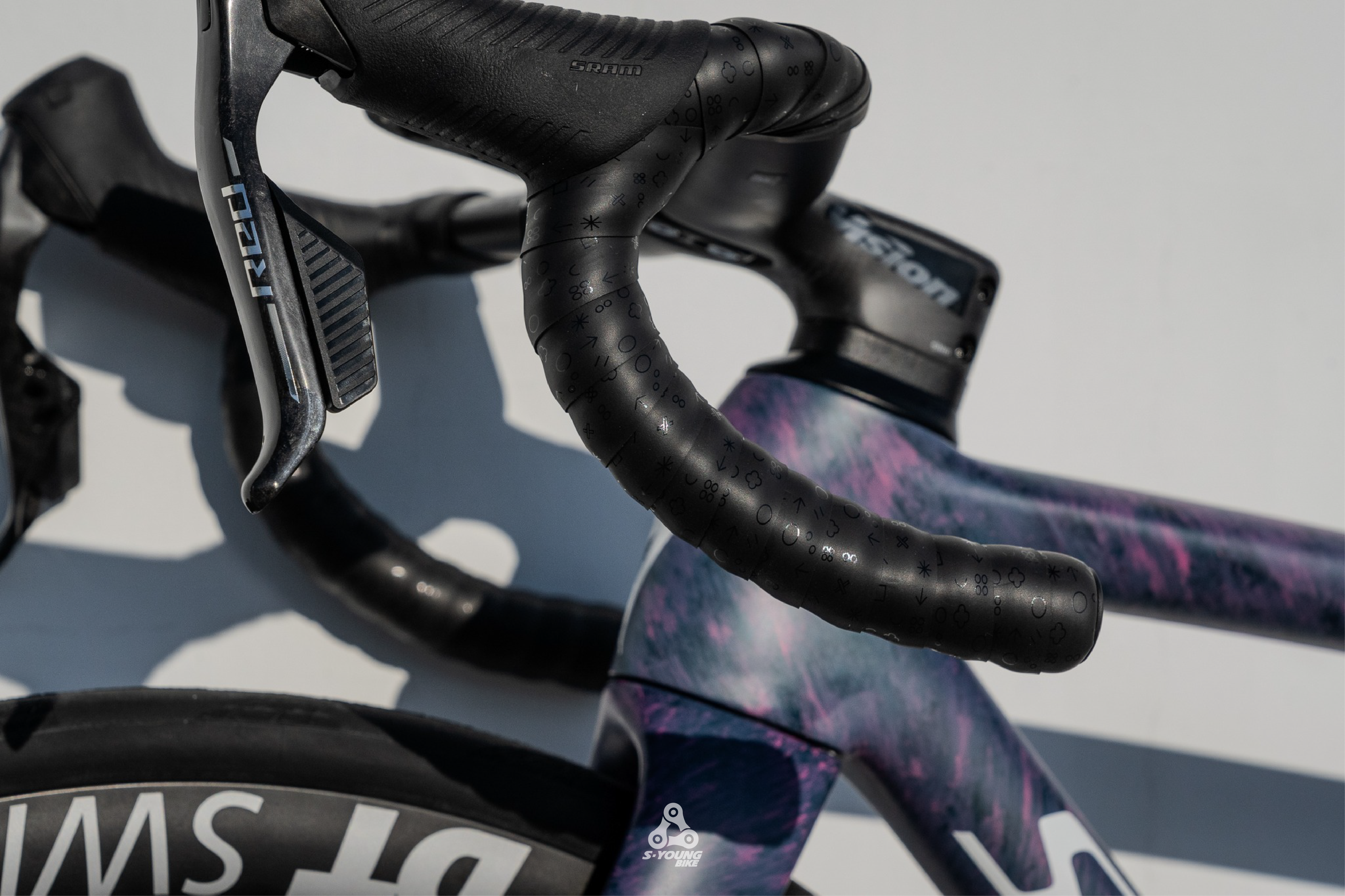 【BURGH】Checkerplate Stealth 把帶 / 鐵紋 黑