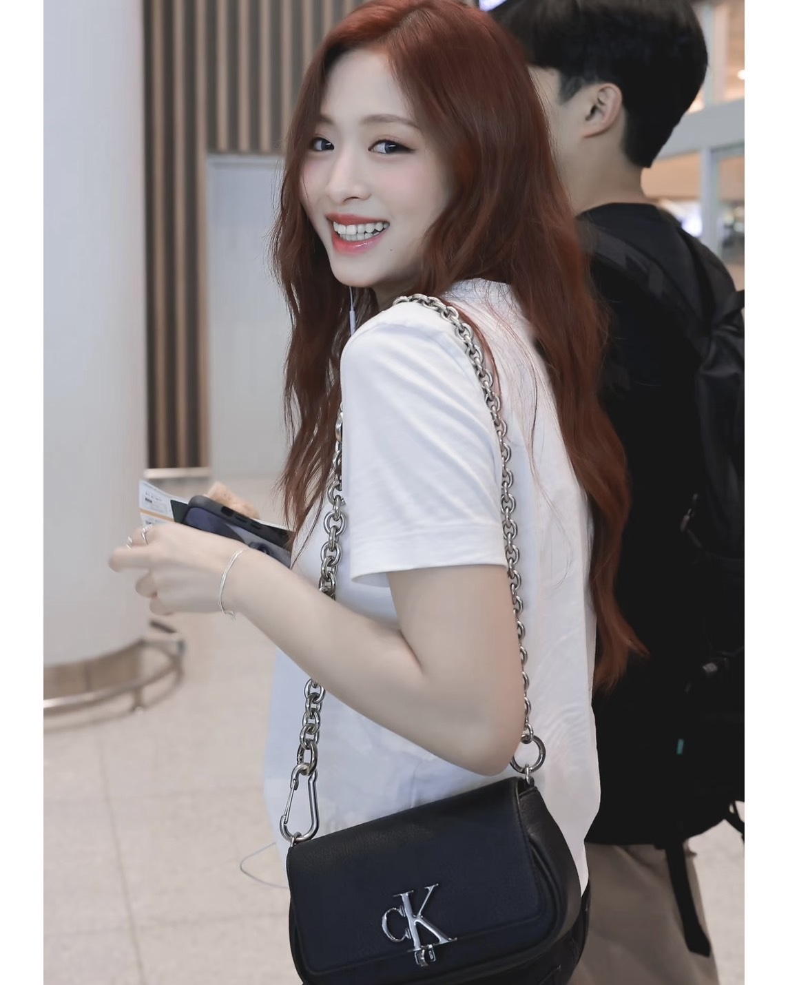 【現貨】<寶怪雅賢同款>Calvin Klein CK 金屬 LOGO 翻蓋 旋鈕 單肩包 腋下包 小包 可拆卸 鍊條 黑