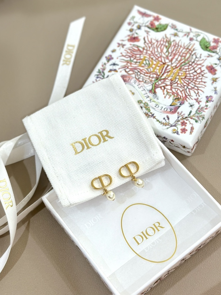 DIOR Petit CD Clip-On Earrings E3221