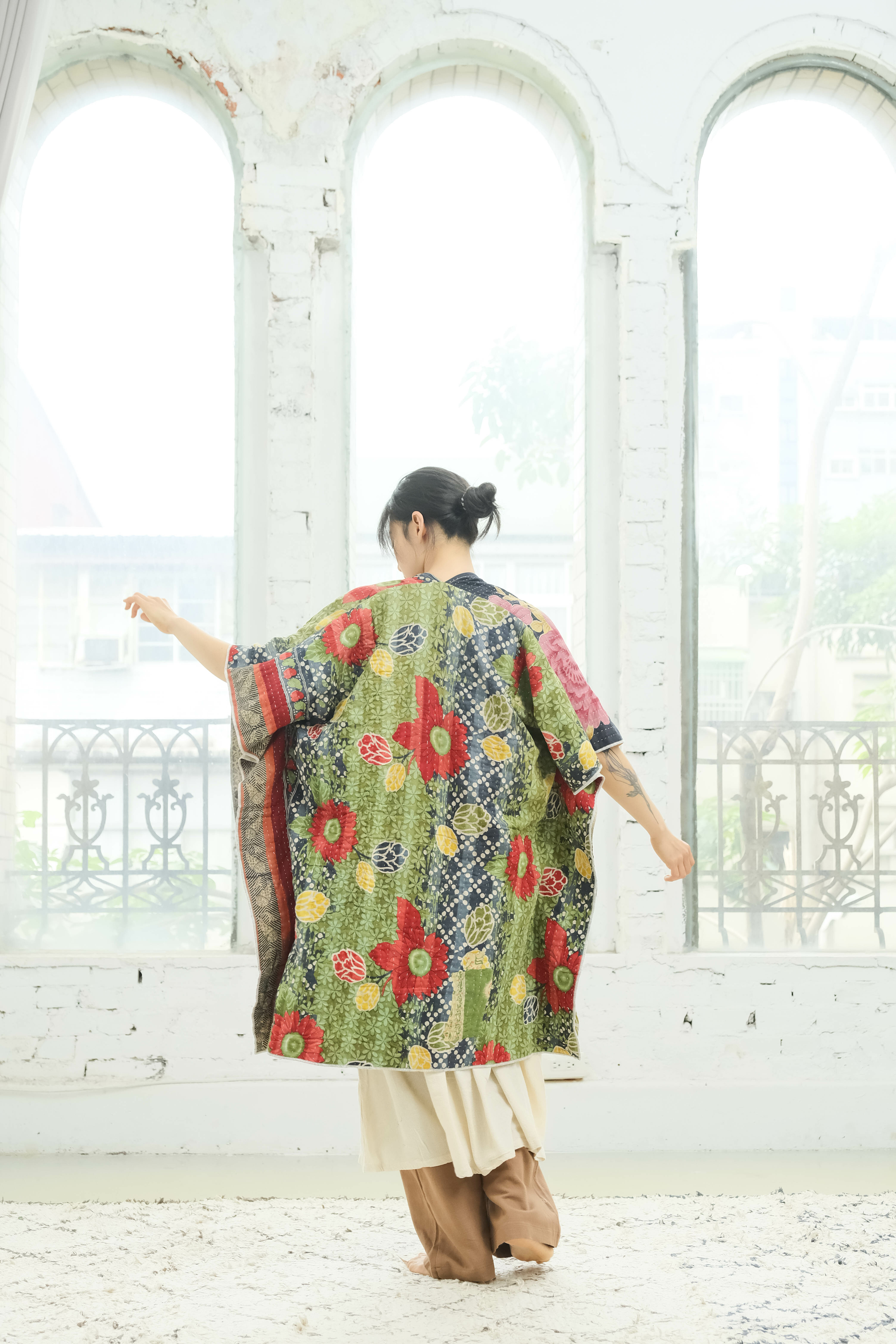 坎塔刺繡開襟披肩罩衫 三千分之一的森林 - D
