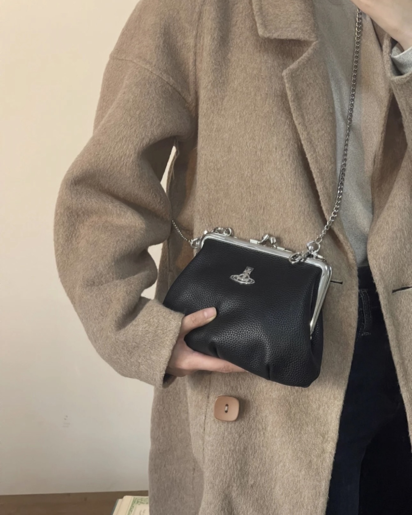 【Focus Store】預購 Vivienne Westwood Mini Logo PU Bag 西太后 黑色 餃子包 斜跨包 女款