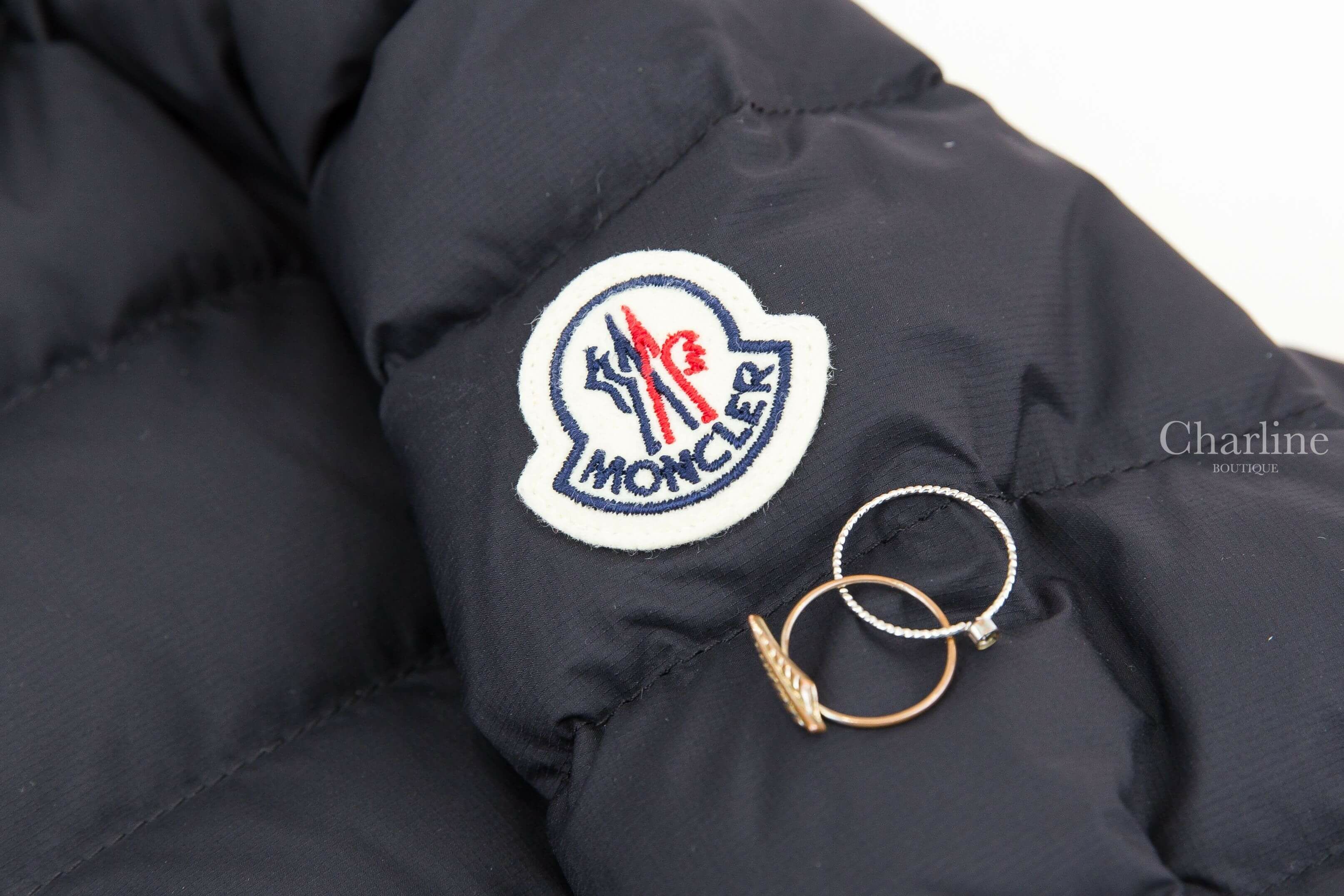 Moncler Hede Hooded Short Down Jacket 黑色連帽拉鍊口袋輕羽絨外套