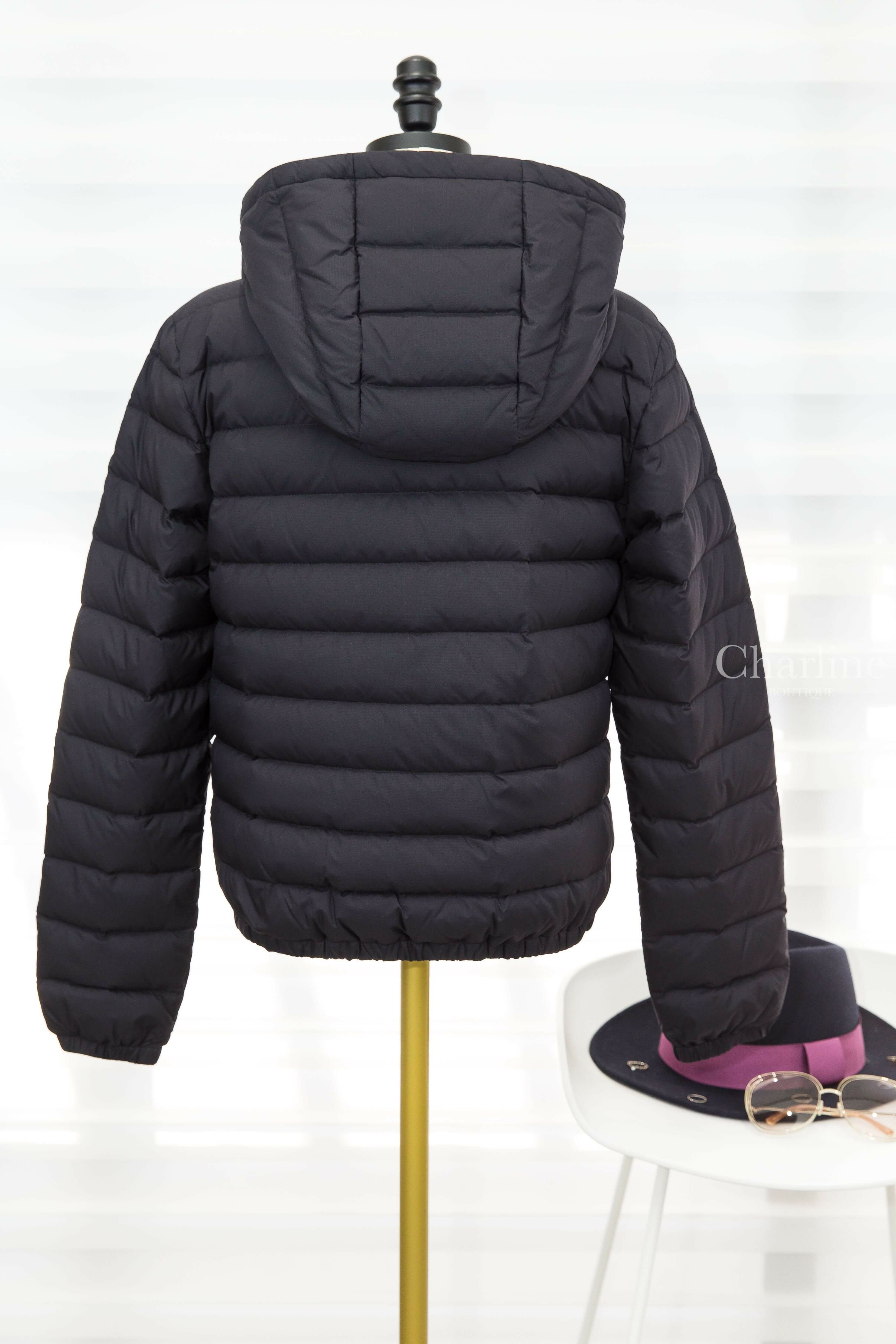Moncler Hede Hooded Short Down Jacket 黑色連帽拉鍊口袋輕羽絨外套-Charline Boutique 精品代購