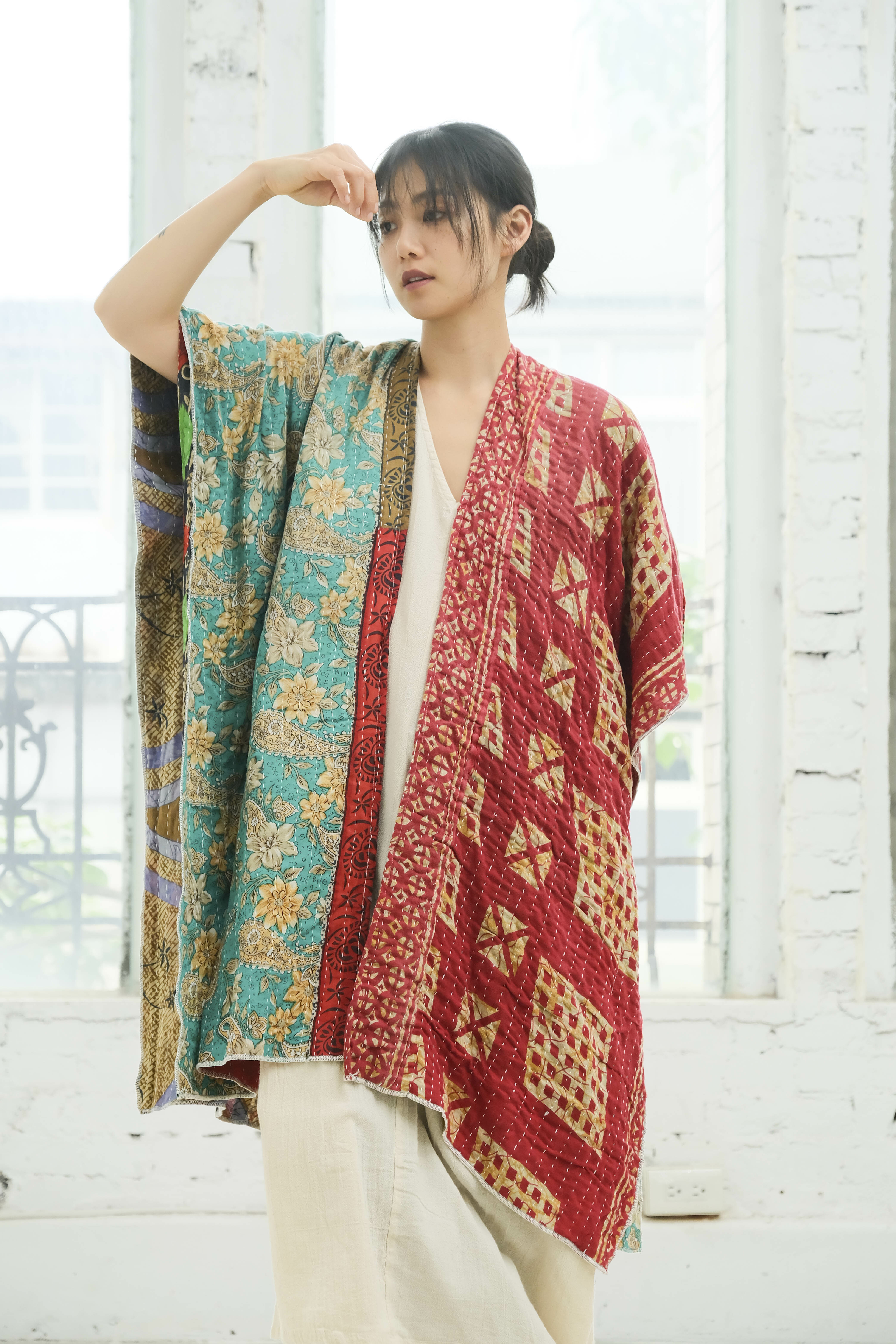 坎塔刺繡開襟披肩罩衫 春光乍洩 - E