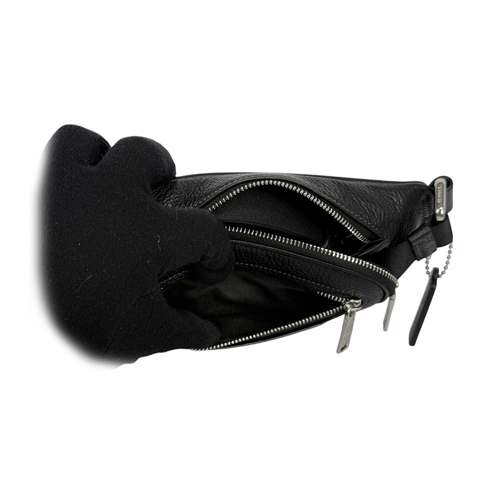 【COACH】Elias 銀字荔枝皮革迷你腰包(黑色)CR190 SVDTV