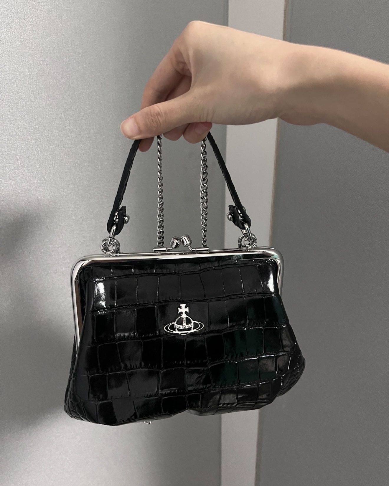 【Focus Store】預購 Vivienne Westwood Logo Bag 西太后 黑色 單肩包 餃子包 鱷魚紋 女款