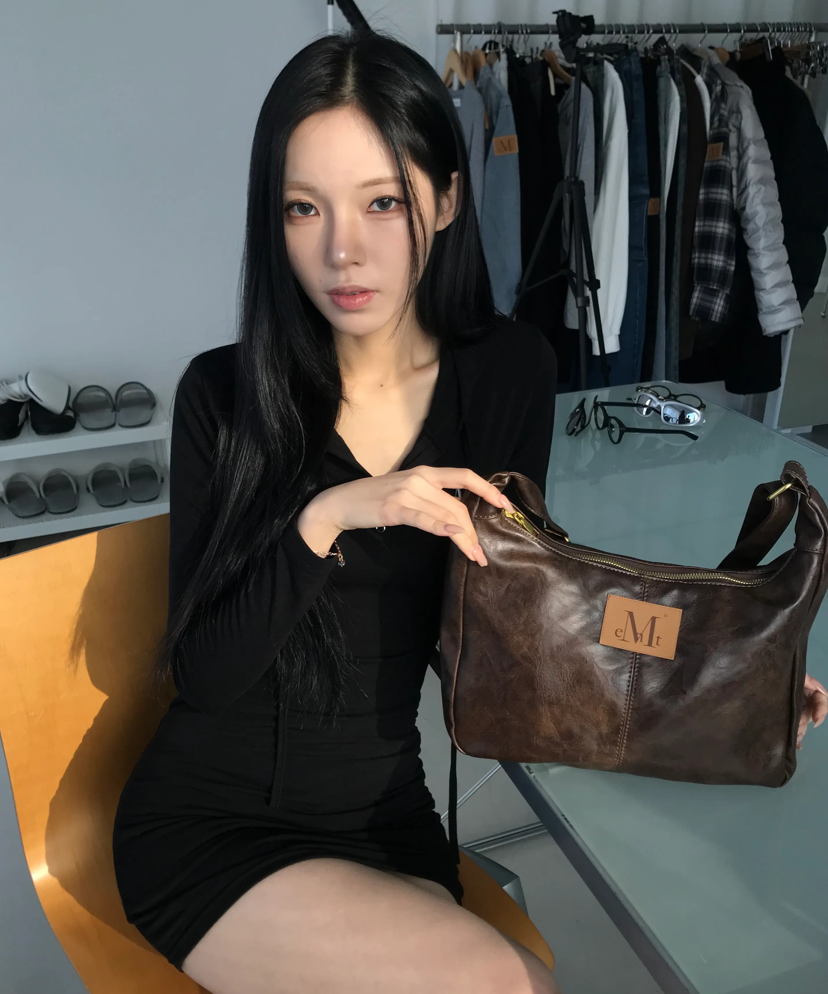 MUCENT MERIN GOLD LINE LEATHER SHOULDER BAG