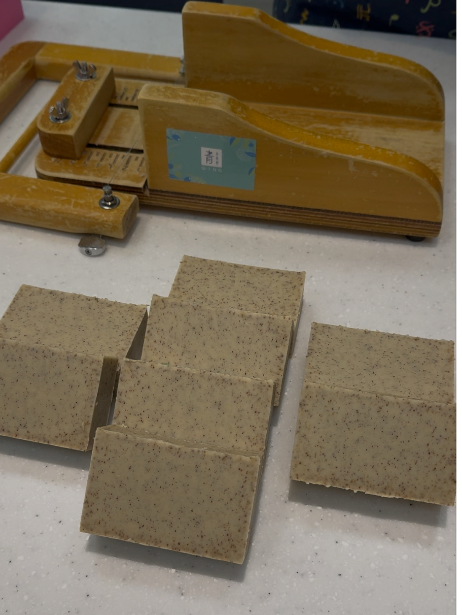 【青手作DIY】咖啡溫和去角質純橄欖皂｜手作課程｜滋潤｜