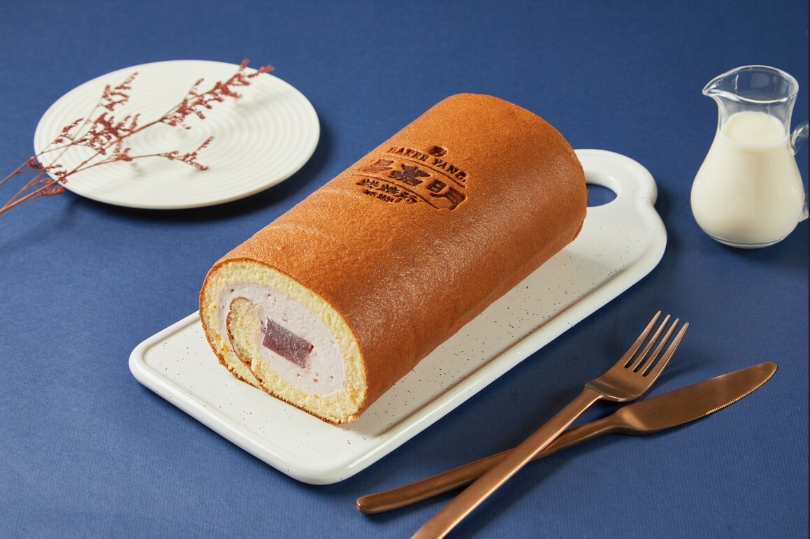 草莓庫利生乳捲