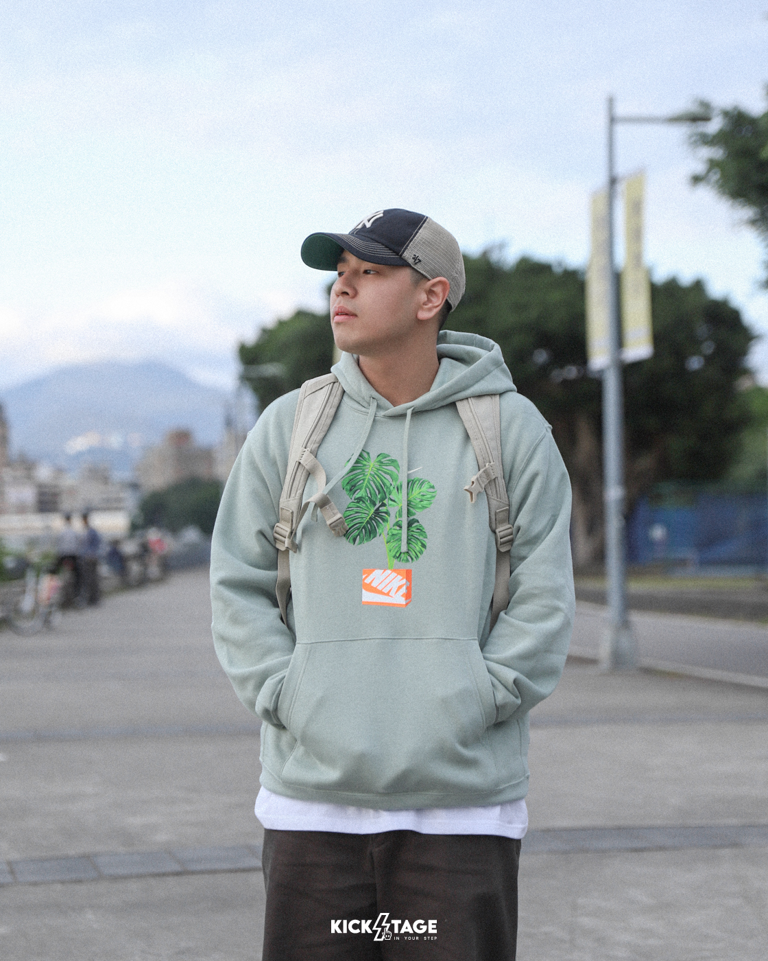 男款 NIKE CLUB PULLOVER HOODIE 綠色 鞋盒盆栽印花 刷毛 帽T【HQ2968-370】
