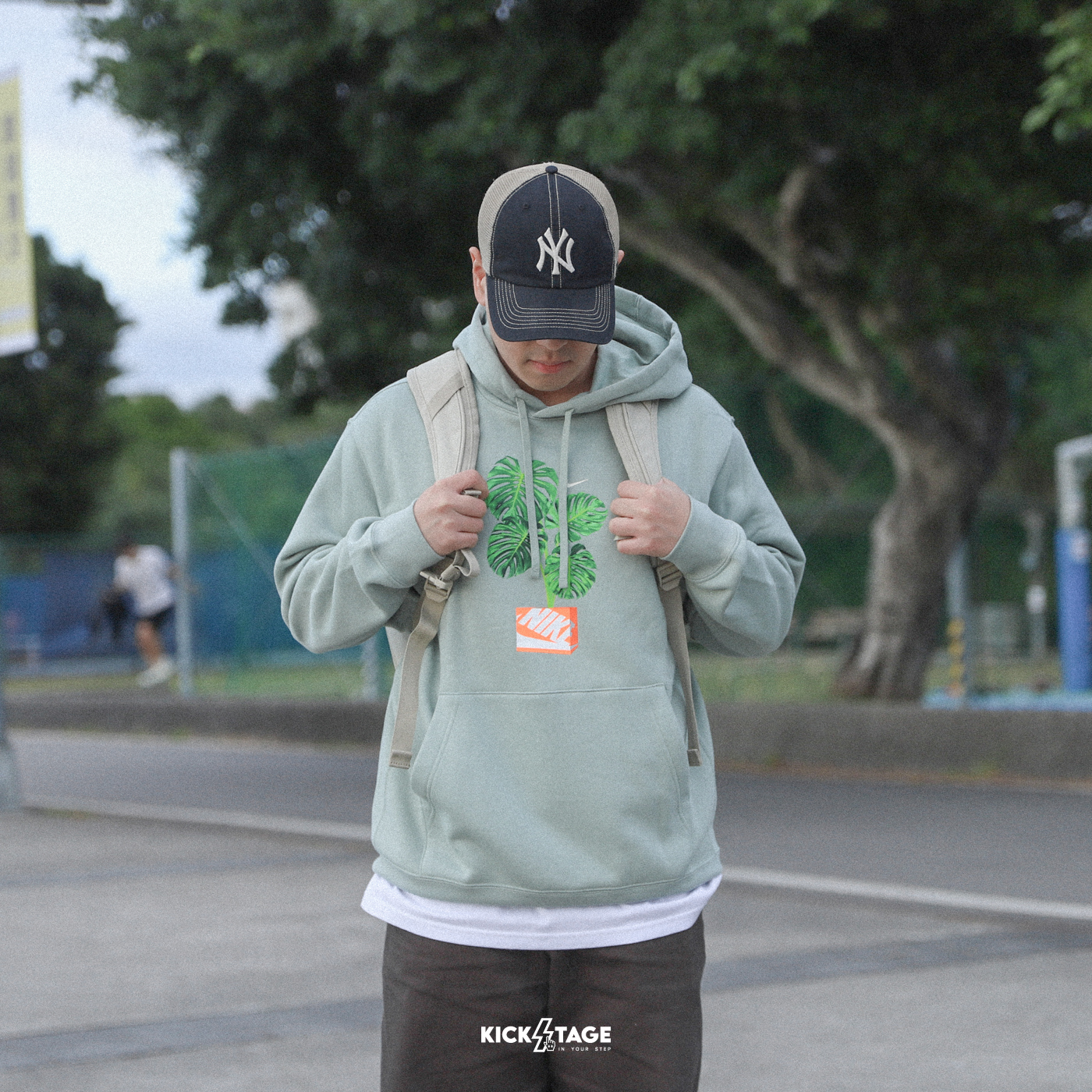 男款 NIKE CLUB PULLOVER HOODIE 綠色 鞋盒盆栽印花 刷毛 帽T【HQ2968-370】