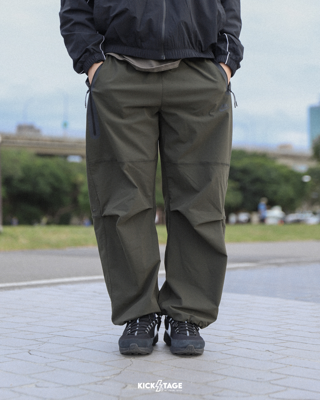 男款 NIKE TECH FLEECE PANTS 綠 直筒 寬鬆 褲腳彈性繩扣 工裝褲 長褲【HM7159】