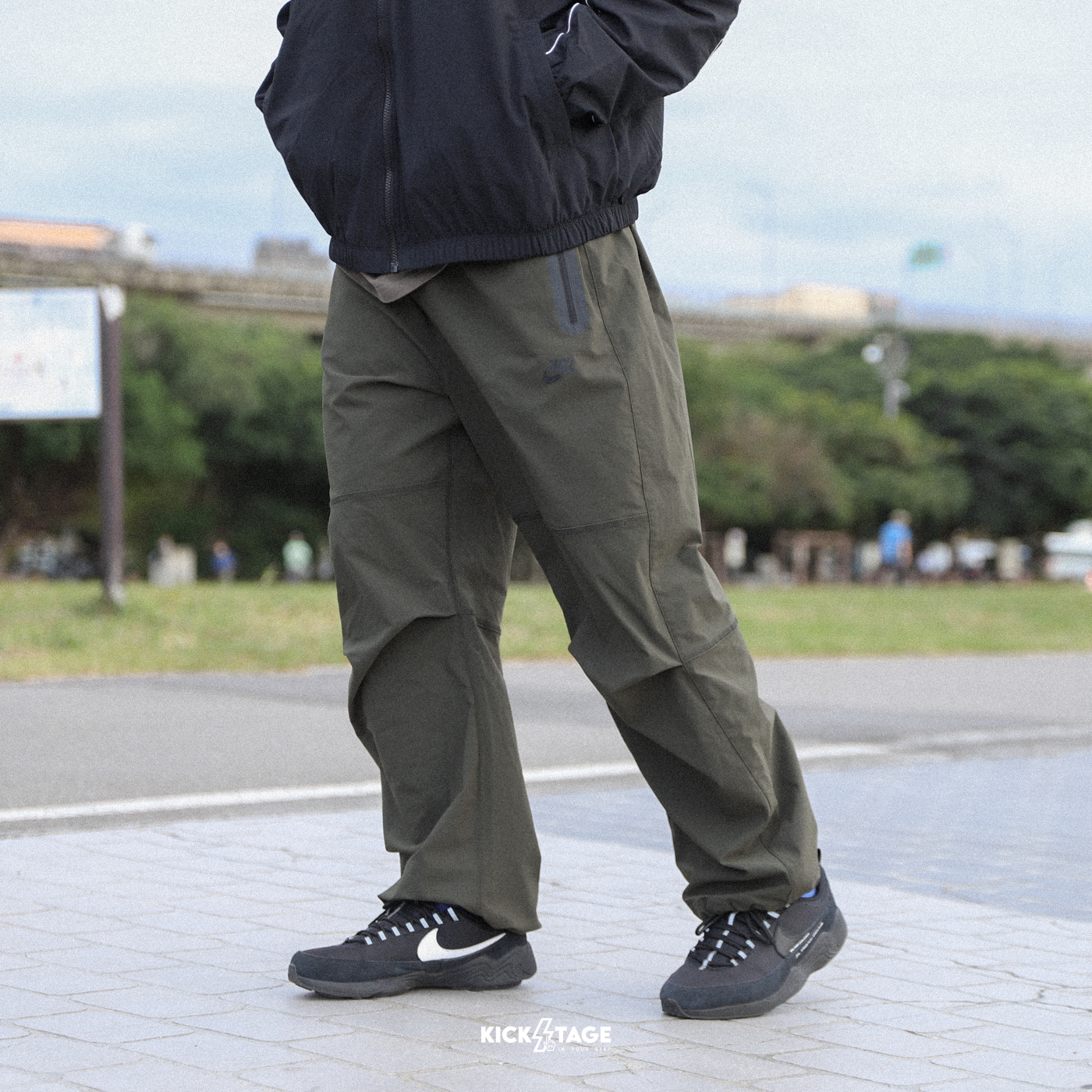 男款 NIKE TECH FLEECE PANTS 綠 直筒 寬鬆 褲腳彈性繩扣 工裝褲 長褲【HM7159】