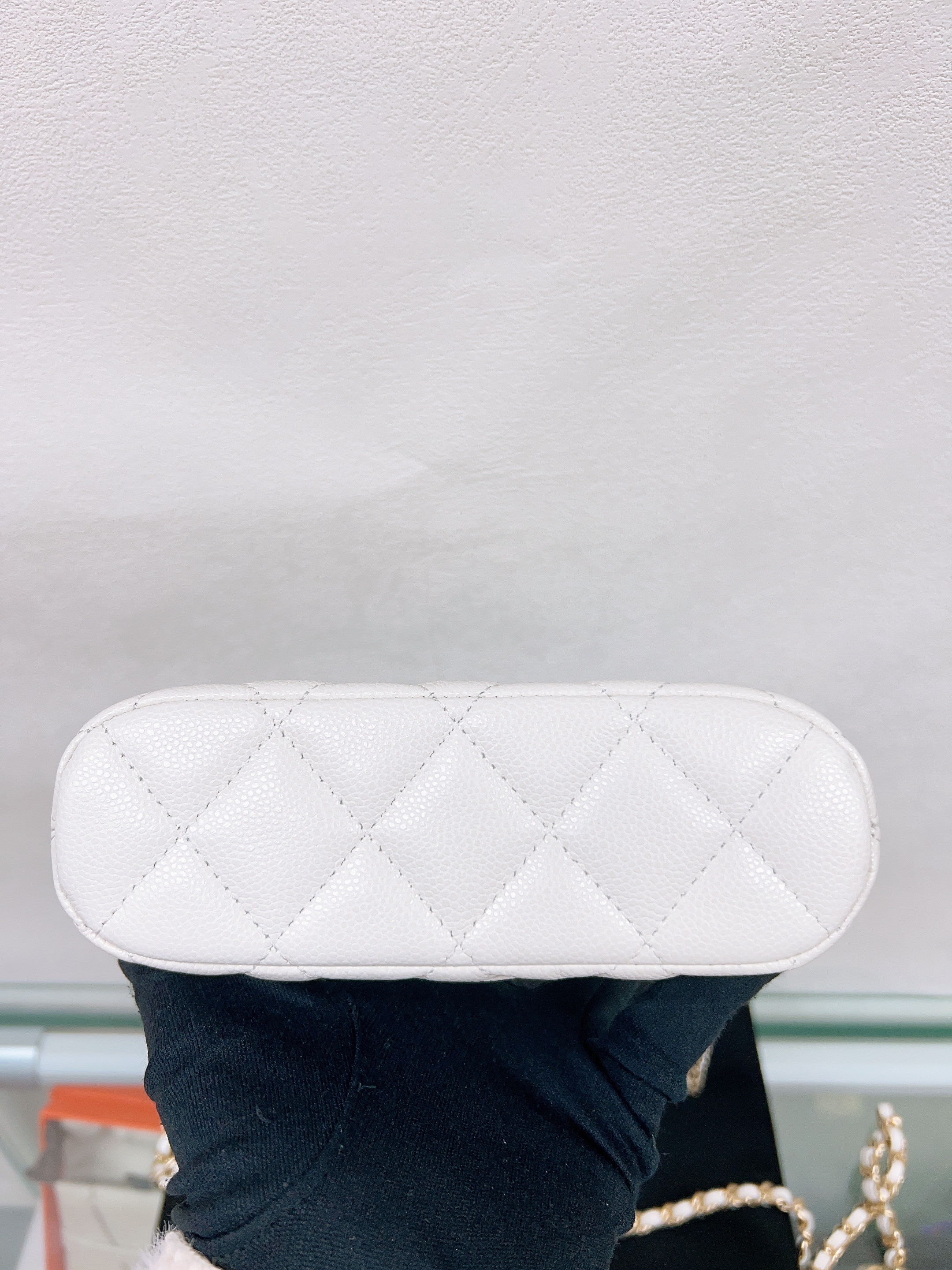 *Unused* Chanel pouch / woc (white caviar GHW)