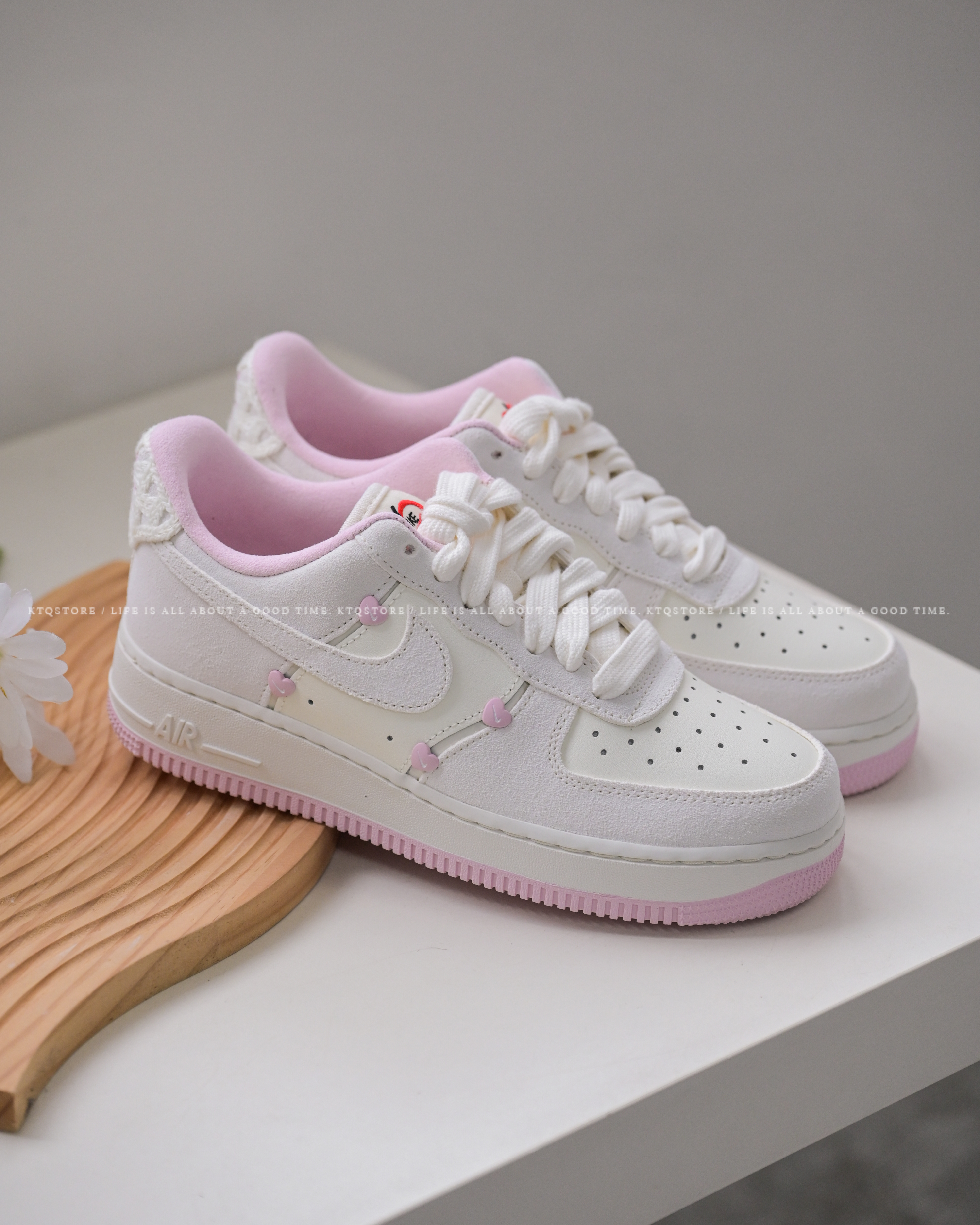 KTQ STORE ‧ NIKE AIR FORCE 1'07 LX AF1 2025年 情人節限定  櫻花粉 粉紫 愛心 女鞋 HV5992-111
