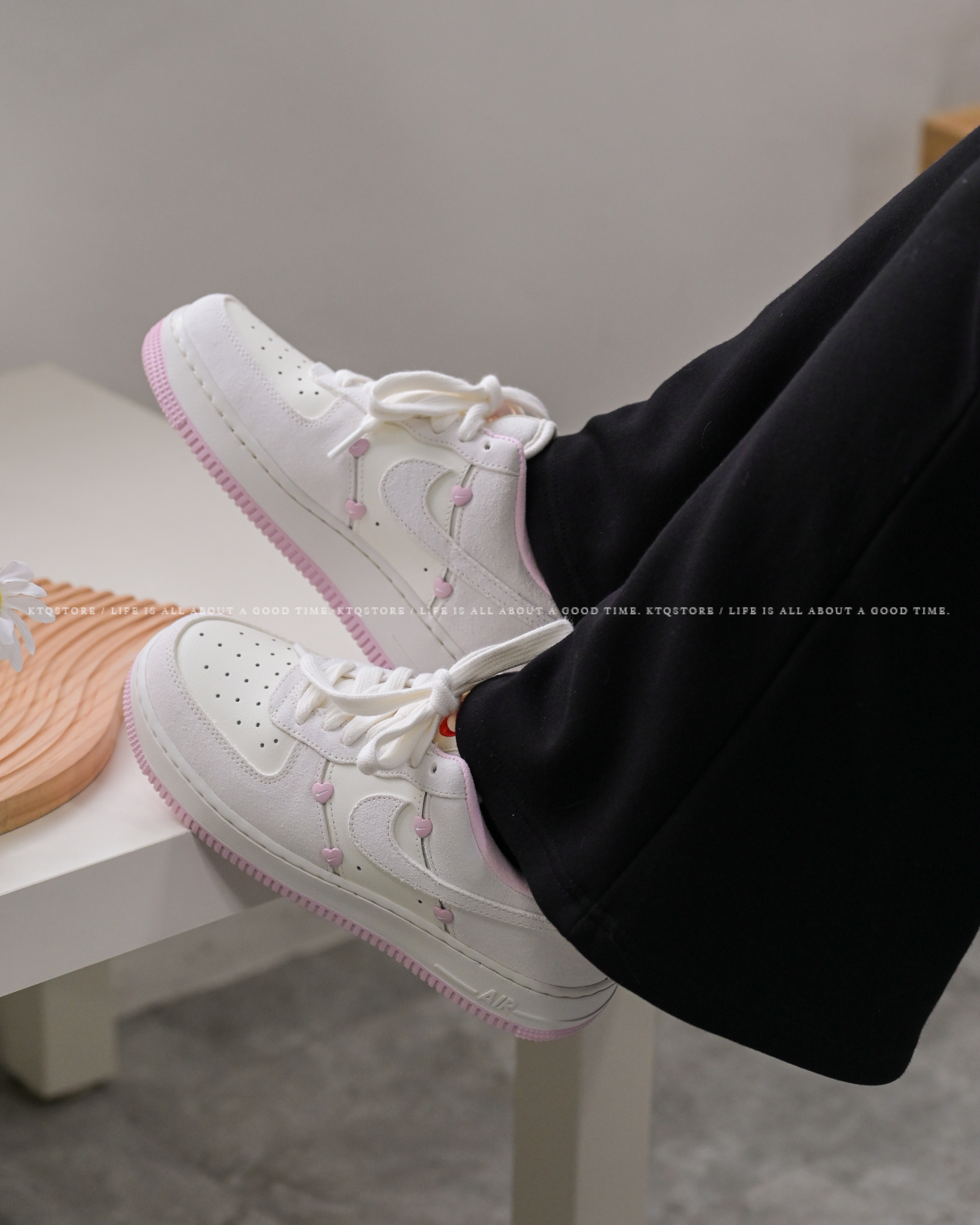 KTQ STORE ‧ NIKE AIR FORCE 1'07 LX AF1 2025年 情人節限定  櫻花粉 粉紫 愛心 女鞋 HV5992-111