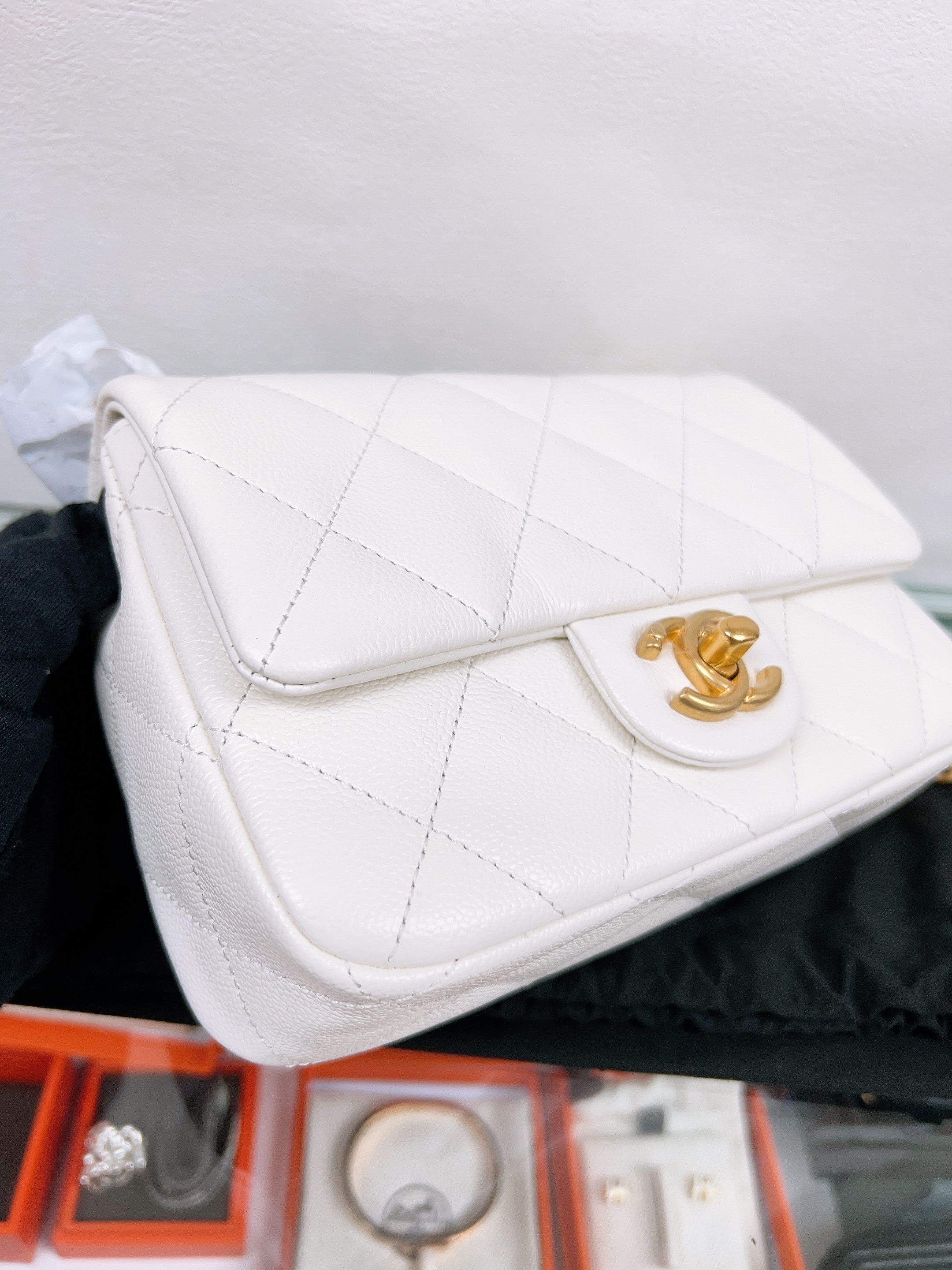Chanel flap bag 19cm heart chain (white caviar)