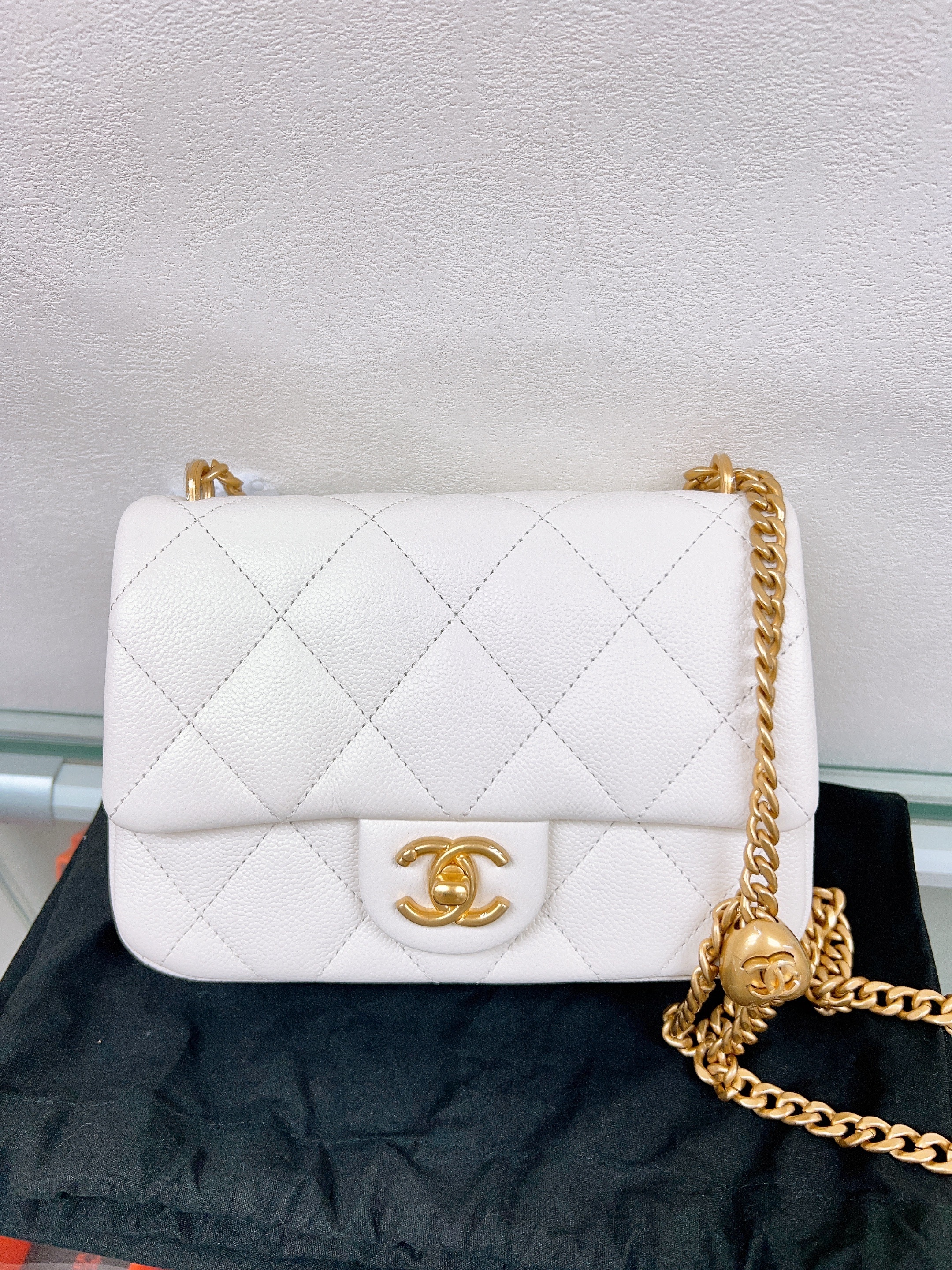 Chanel flap bag 19cm heart chain (white caviar)
