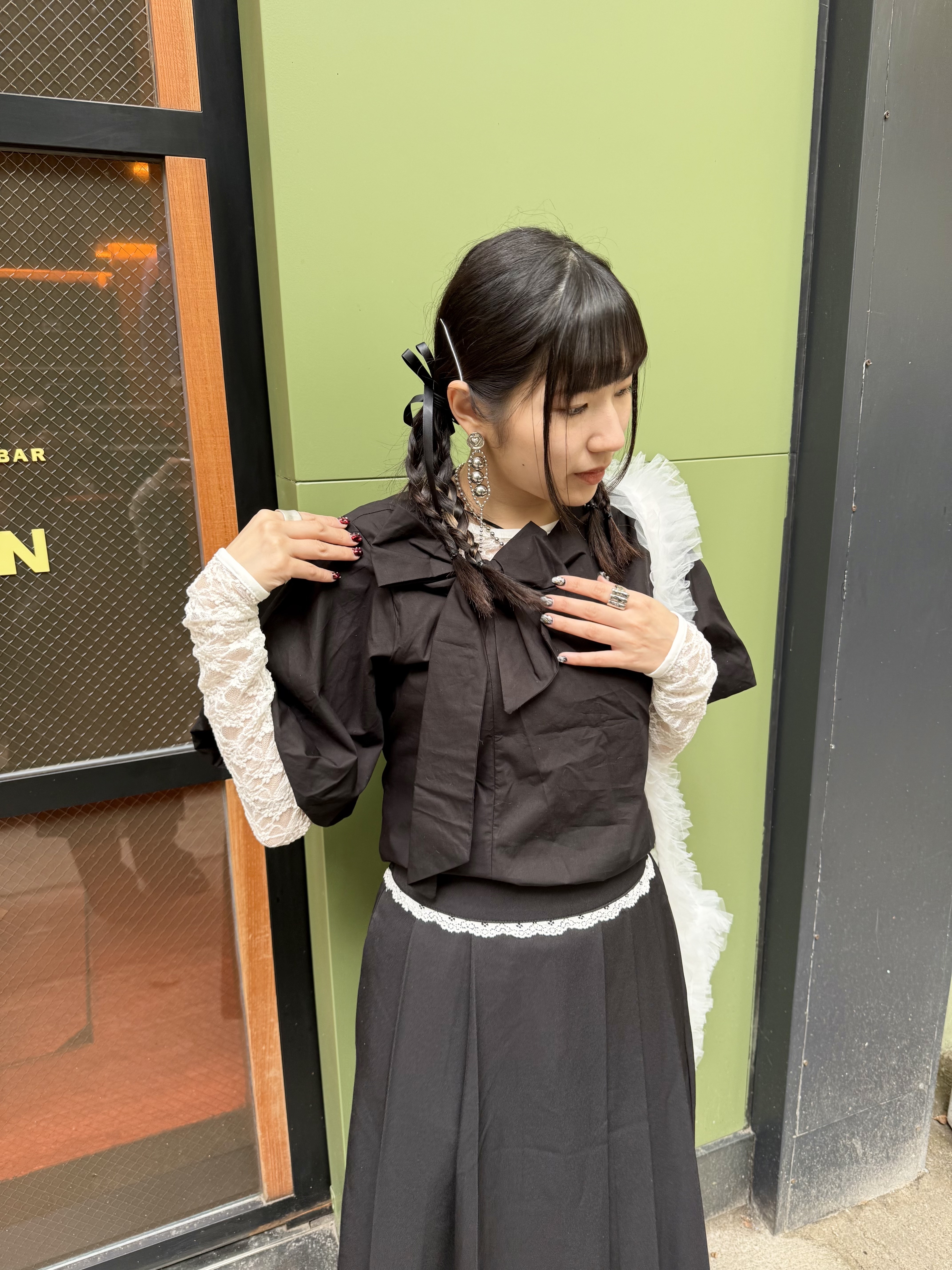 [兩色入]高級感泡泡袖大蝴蝶結Top ( Black )