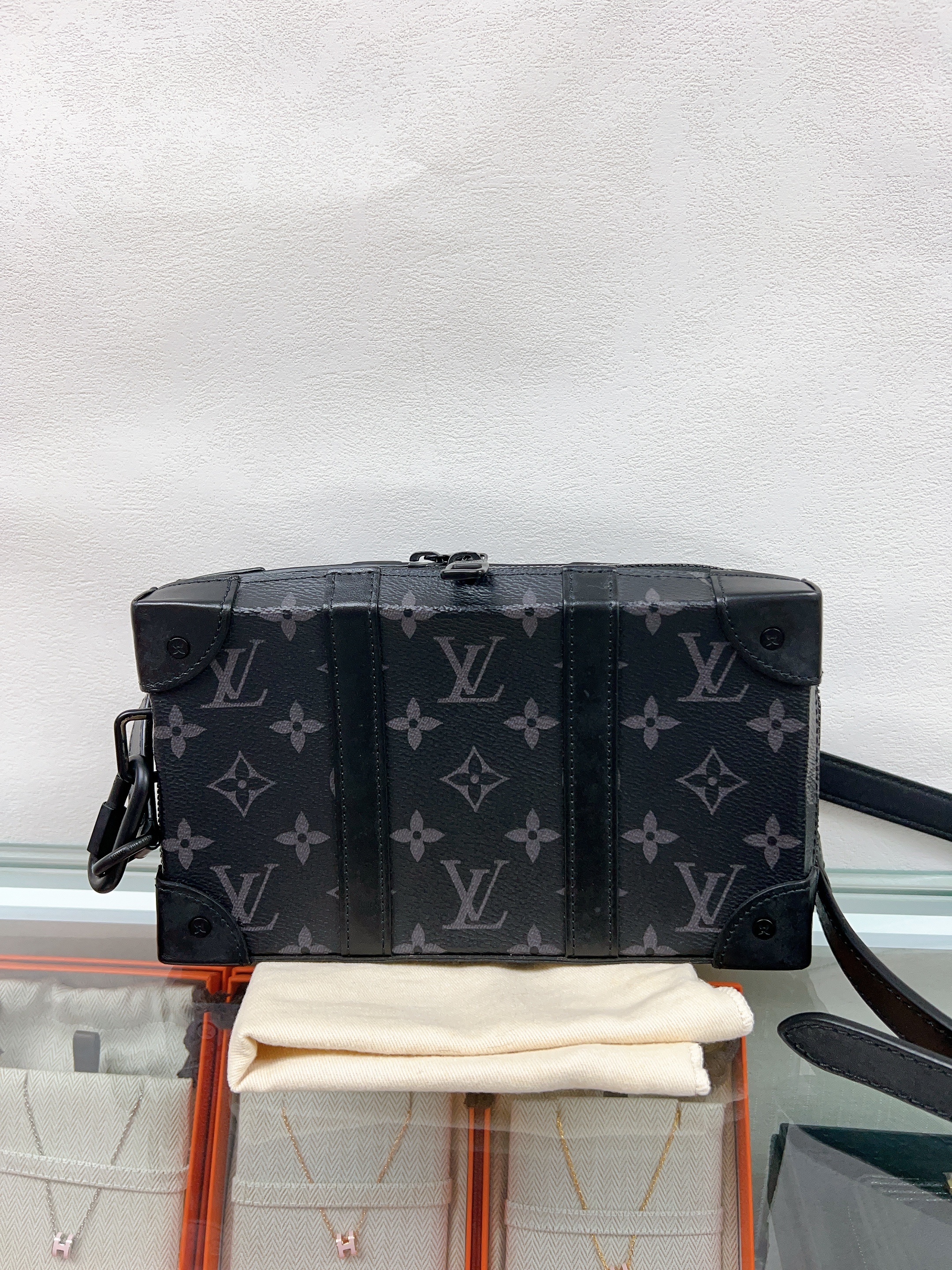 Lv soft trunk wallet black