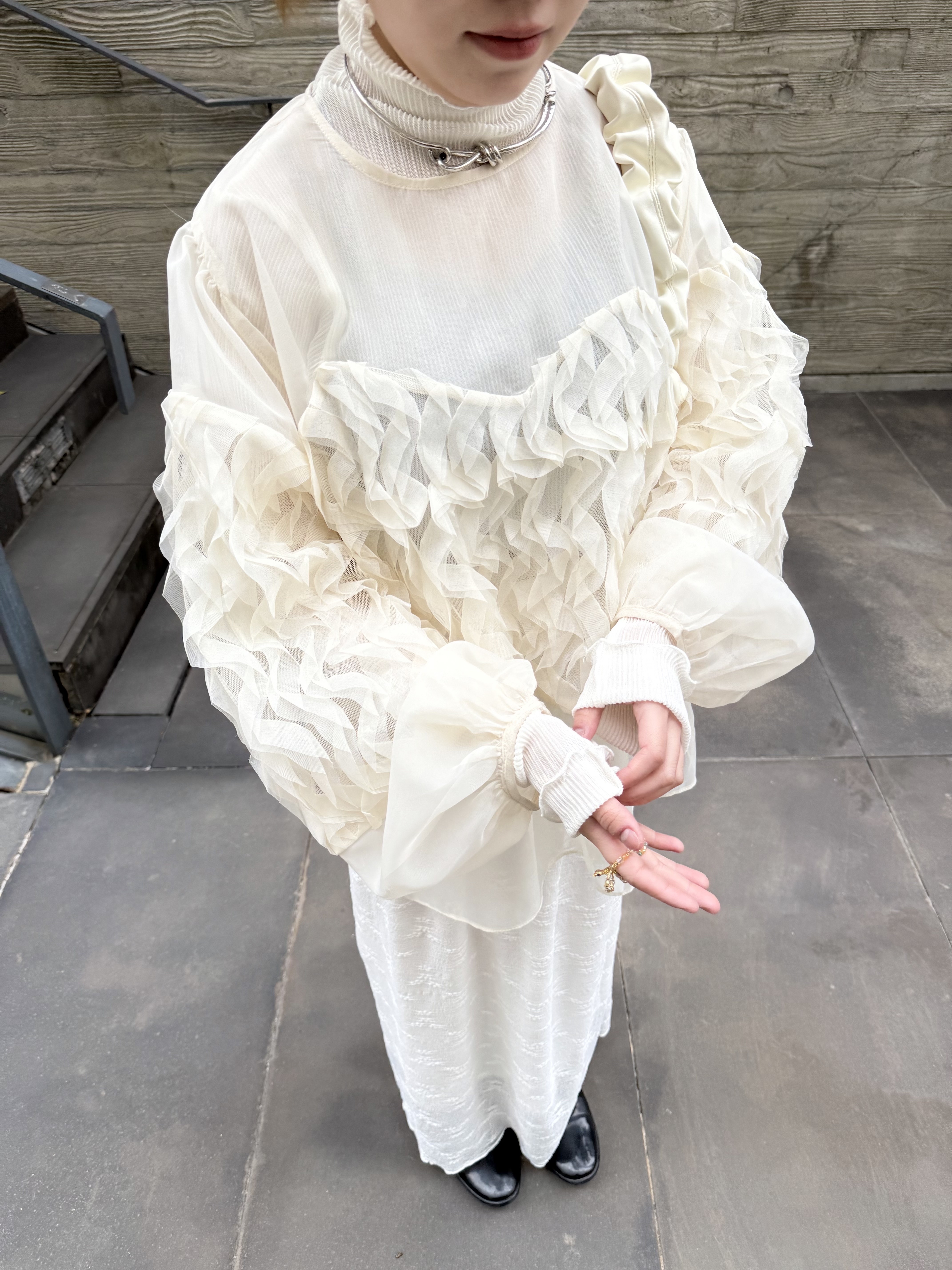 [兩色入] 自留！紗紗波浪高質TOP( Beige )