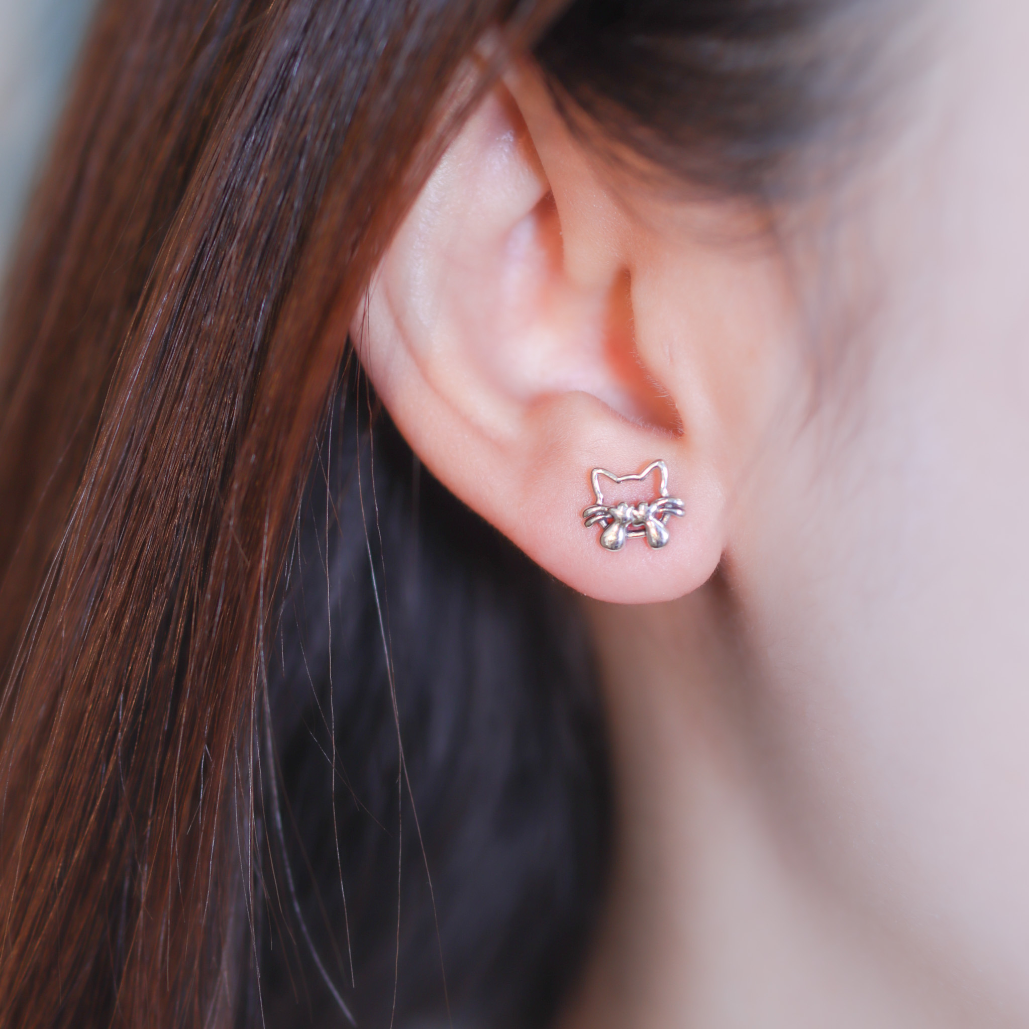 | 925純銀・白金 | 害羞小貓咪耳環 | EA0928 |