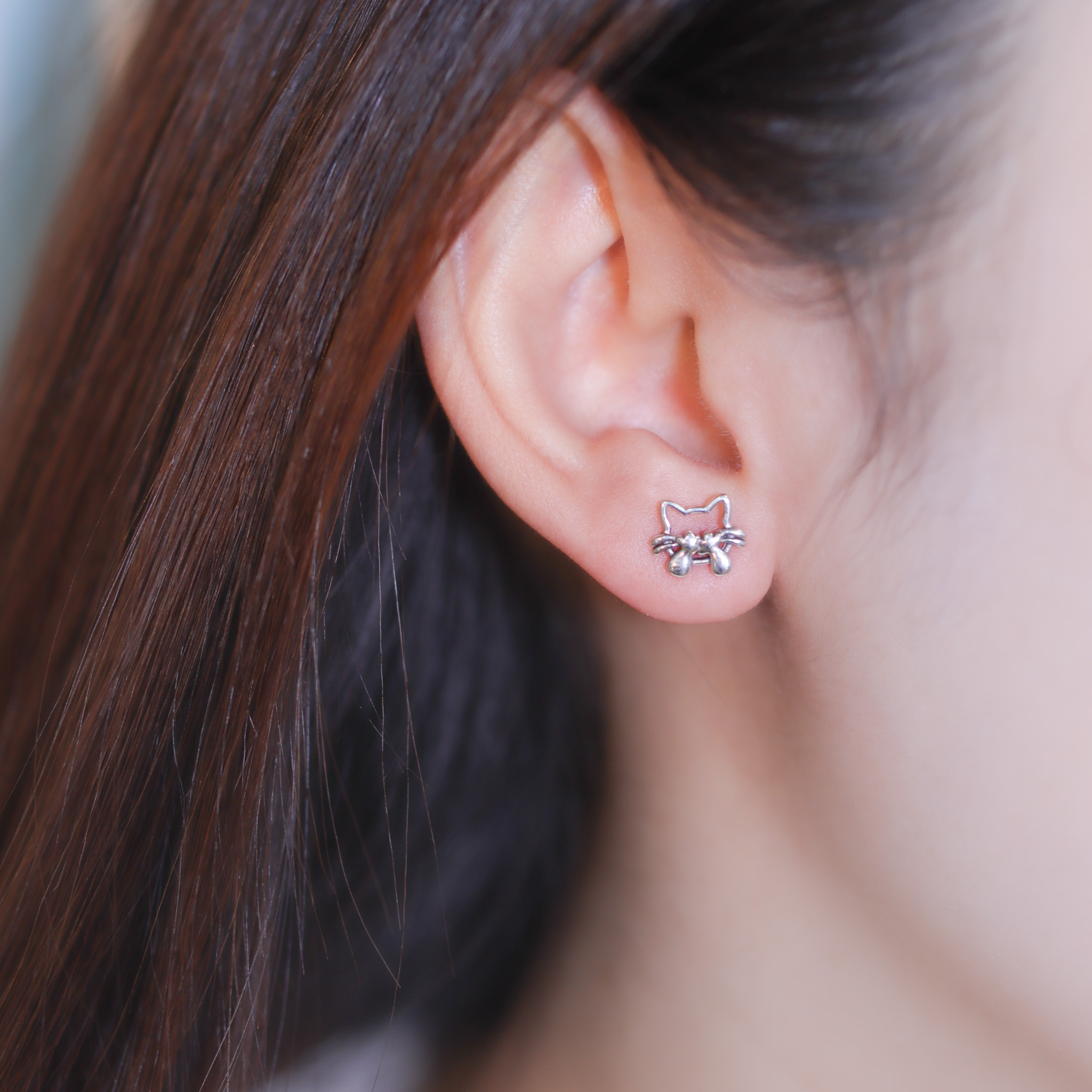| 925純銀・白金 | 害羞小貓咪耳環 | EA0928 |