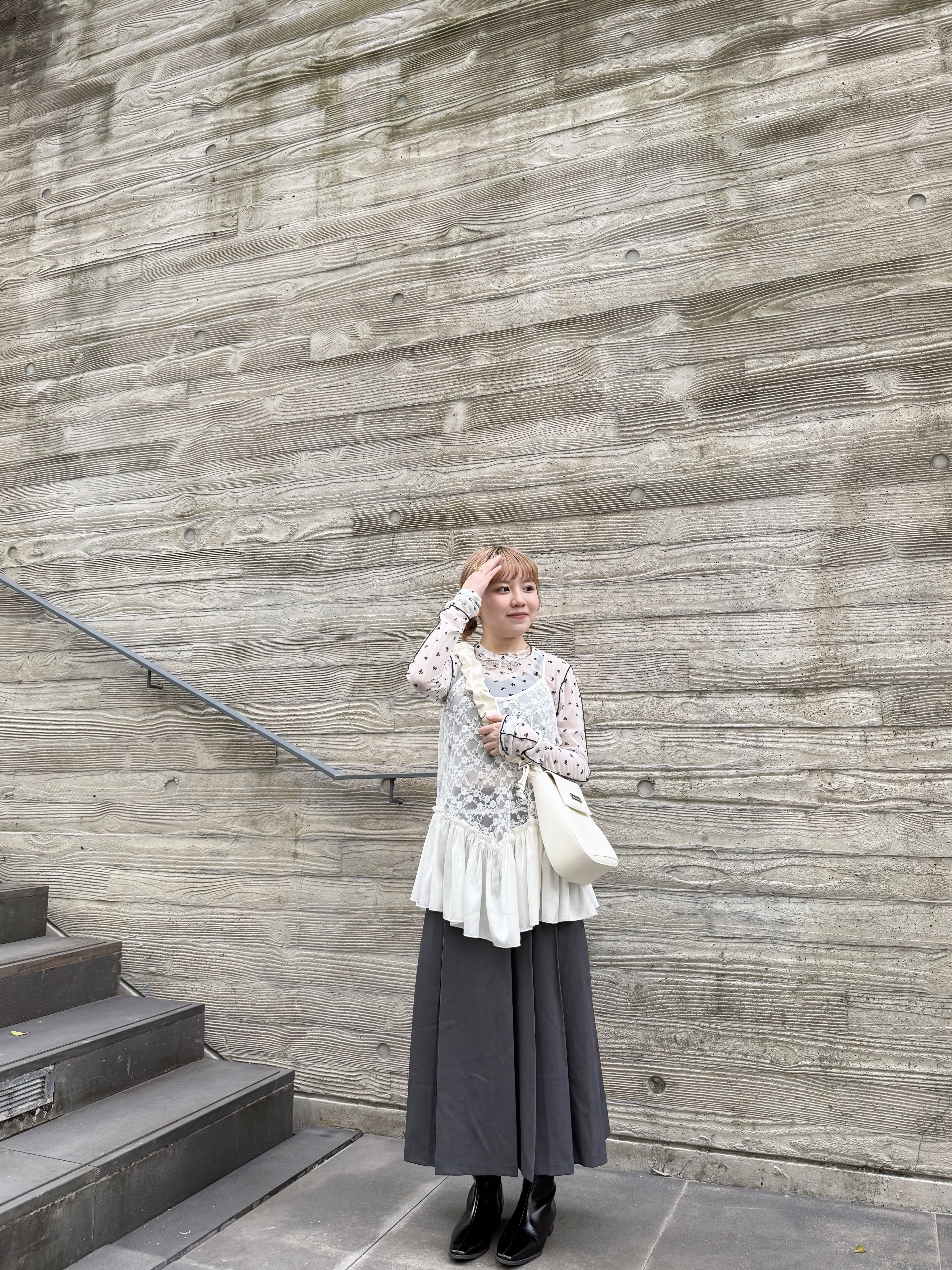 芭蕾風LACE拼亮面布料外撘