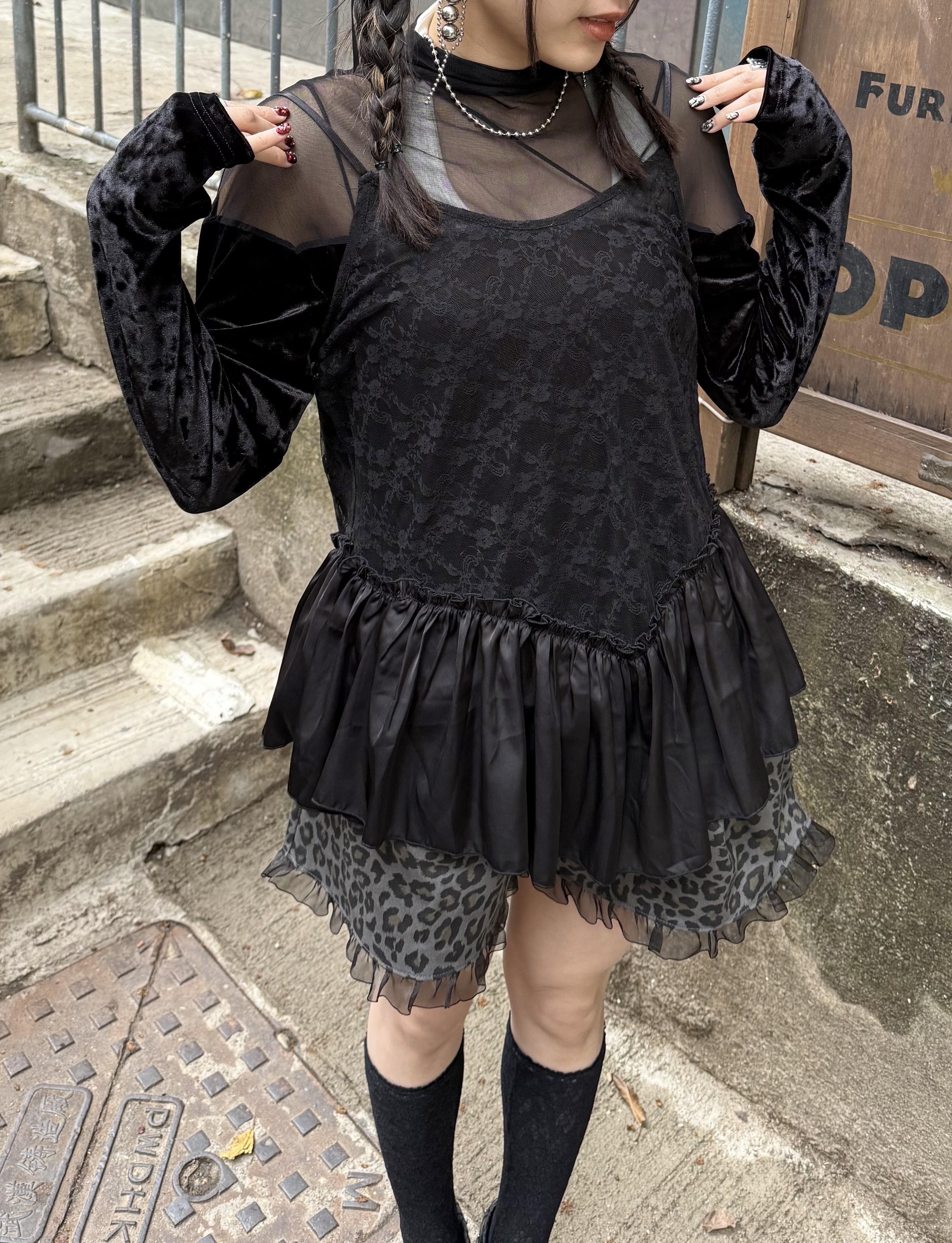 芭蕾風LACE拼亮面布料外撘