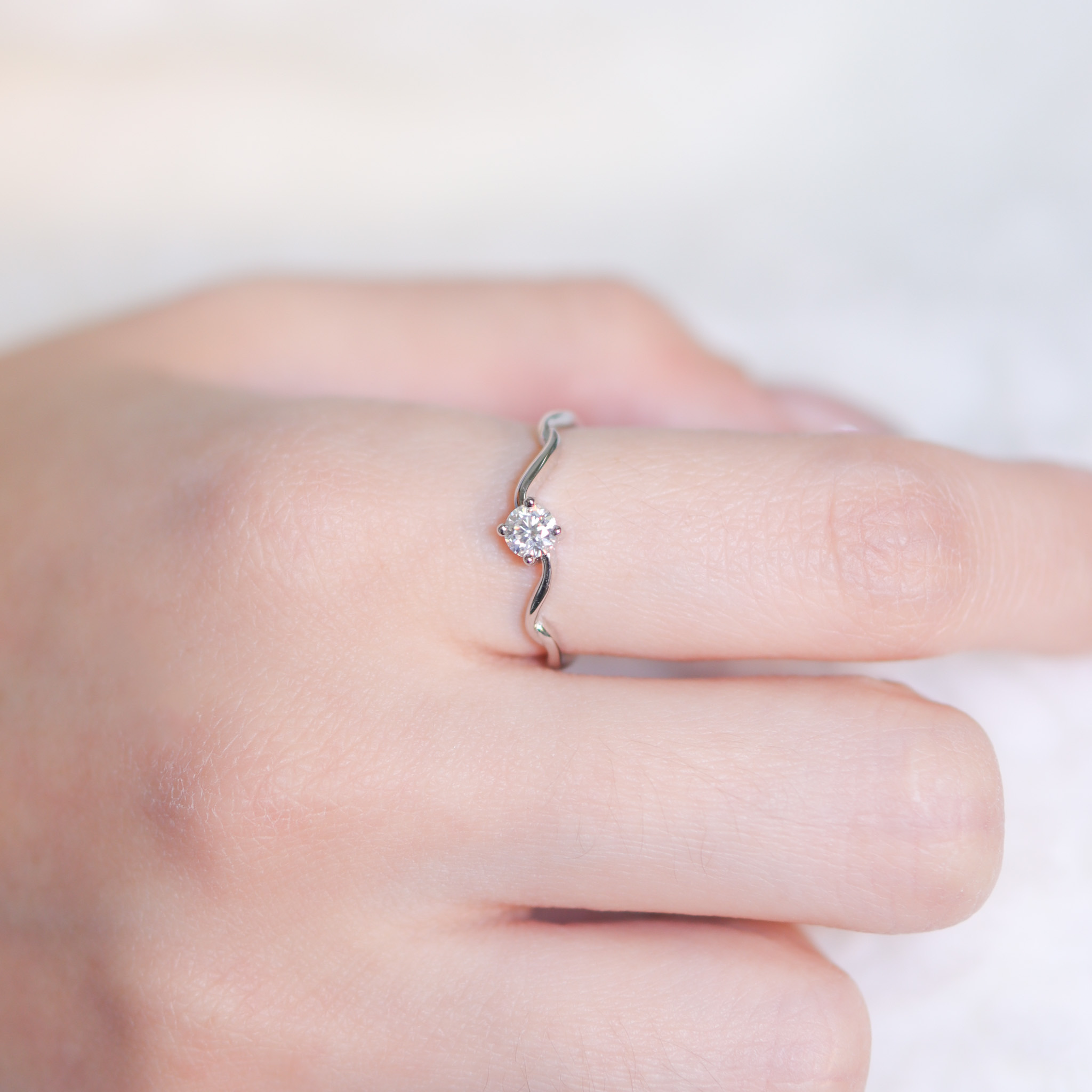 | 925純銀・ 白金 ・莫桑石 | 愛意循環戒指 | RI0803 |