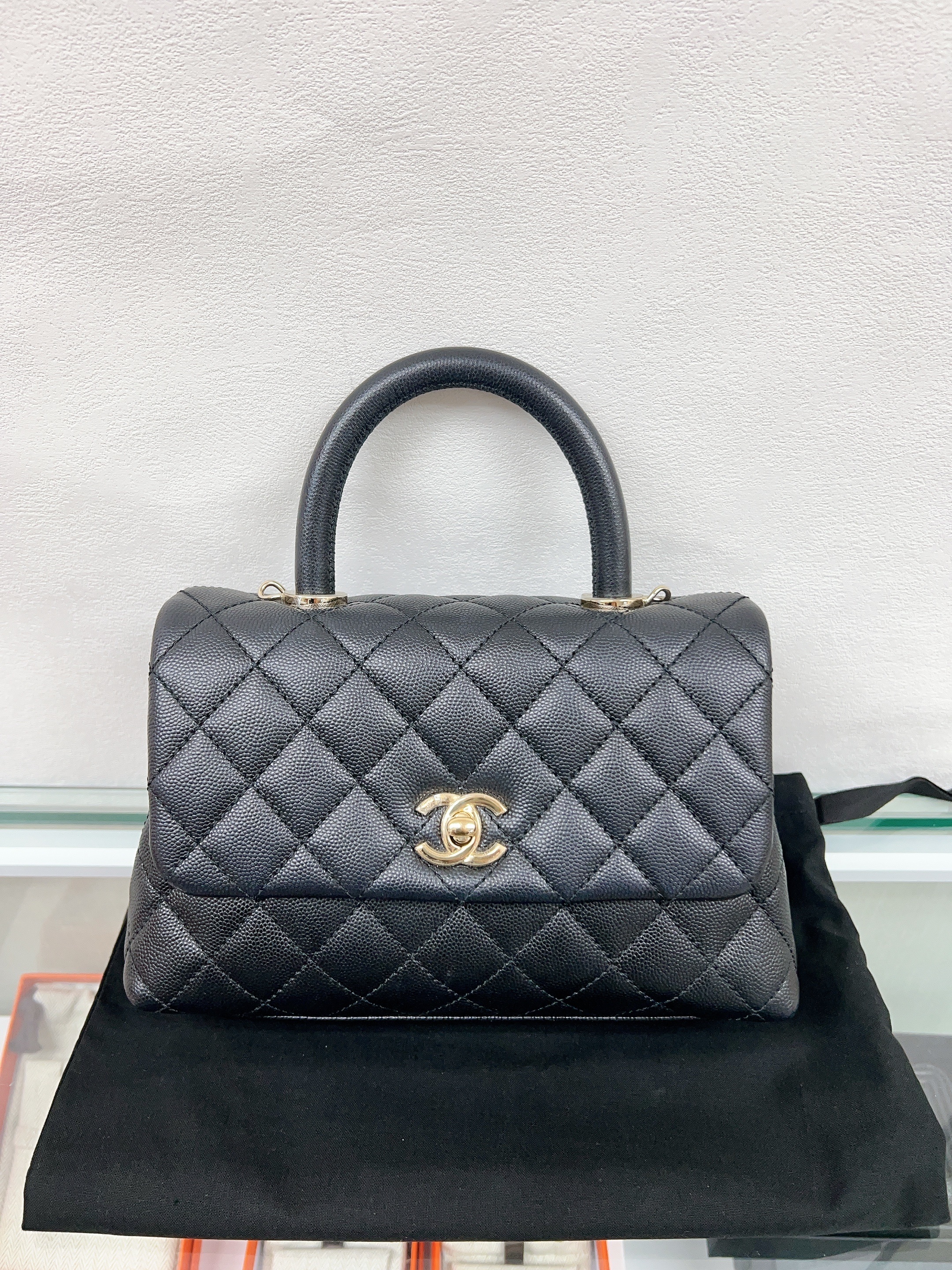 Chanel coco handle small (black caviar GHW)