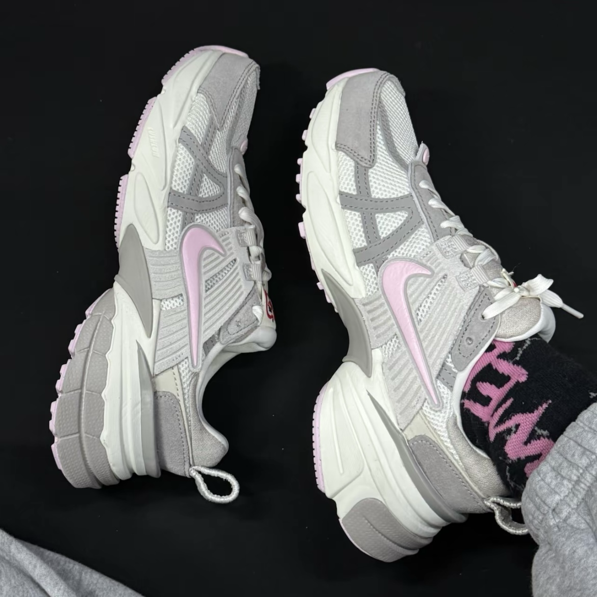 Nike V2K Run "Valentine's Day 2025" 灰粉 粉紫 愛心 情人節限定 老爹鞋 休閒鞋