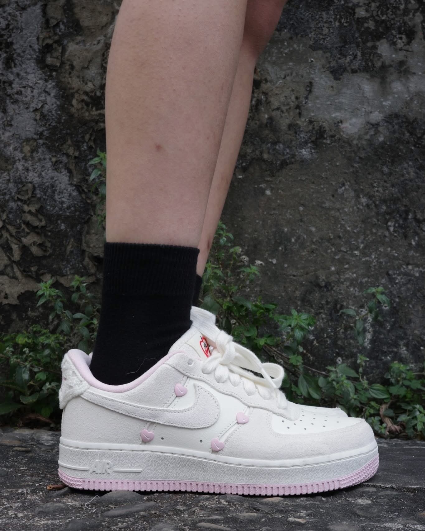 Nike Air Force 1 AF1 Low Valentine's Day 2025 白粉 麂皮 情人節限定 愛心  HV5992-111