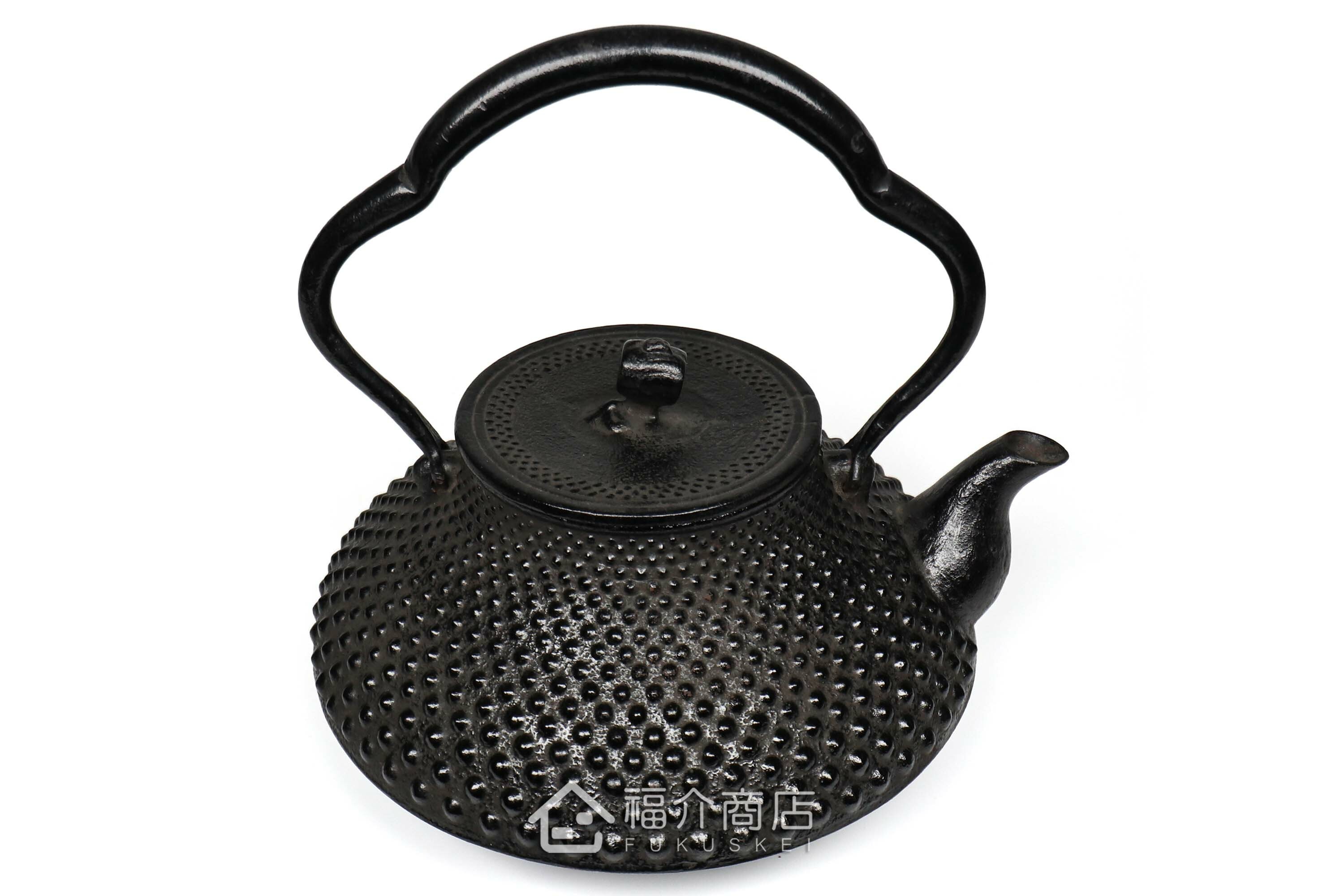 煮水泡茶用的鐵壺，壺身設計成龜甲霰圖紋