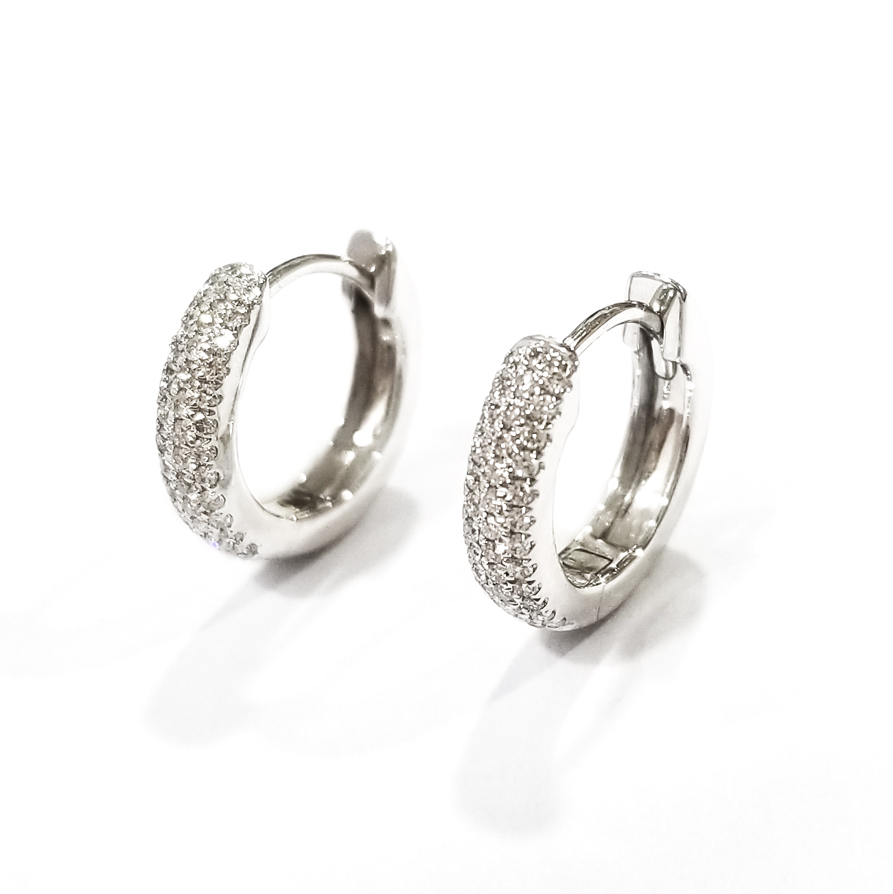 18K白金天然鑽石圈圈耳環