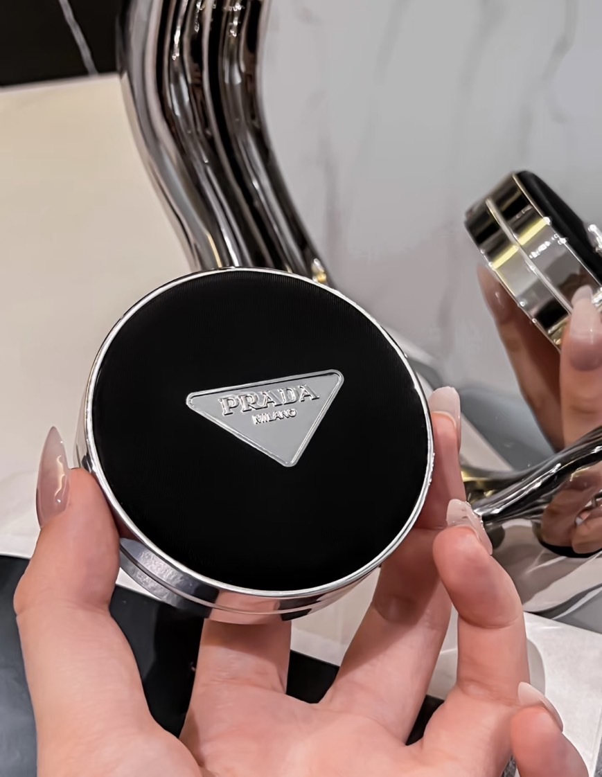 預購 PRADA 原生霧光尼龍氣墊        𝙎𝙋𝙁 𝟱𝟬+ / 𝙋𝘼+++